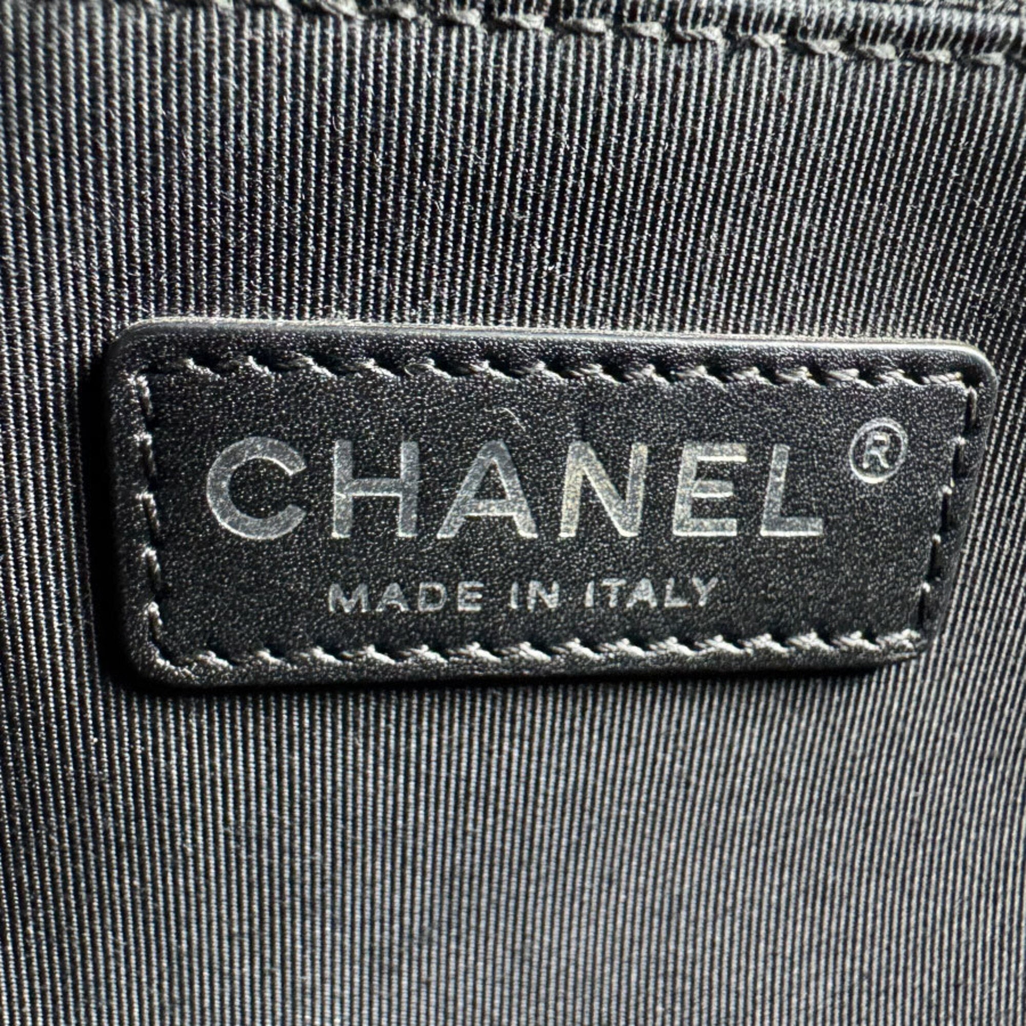 Chanel Black Leather Shoulder Bag (Pre-Owned)