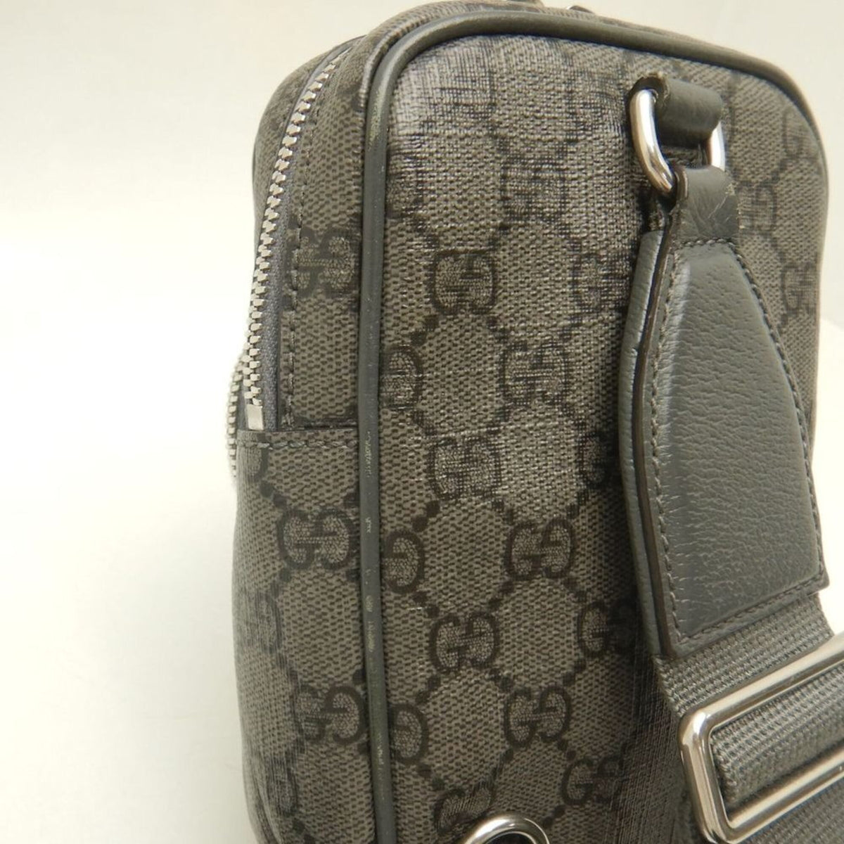 Gucci Gray Gg Supreme Canvas Sling Bag (Pre-Owned)