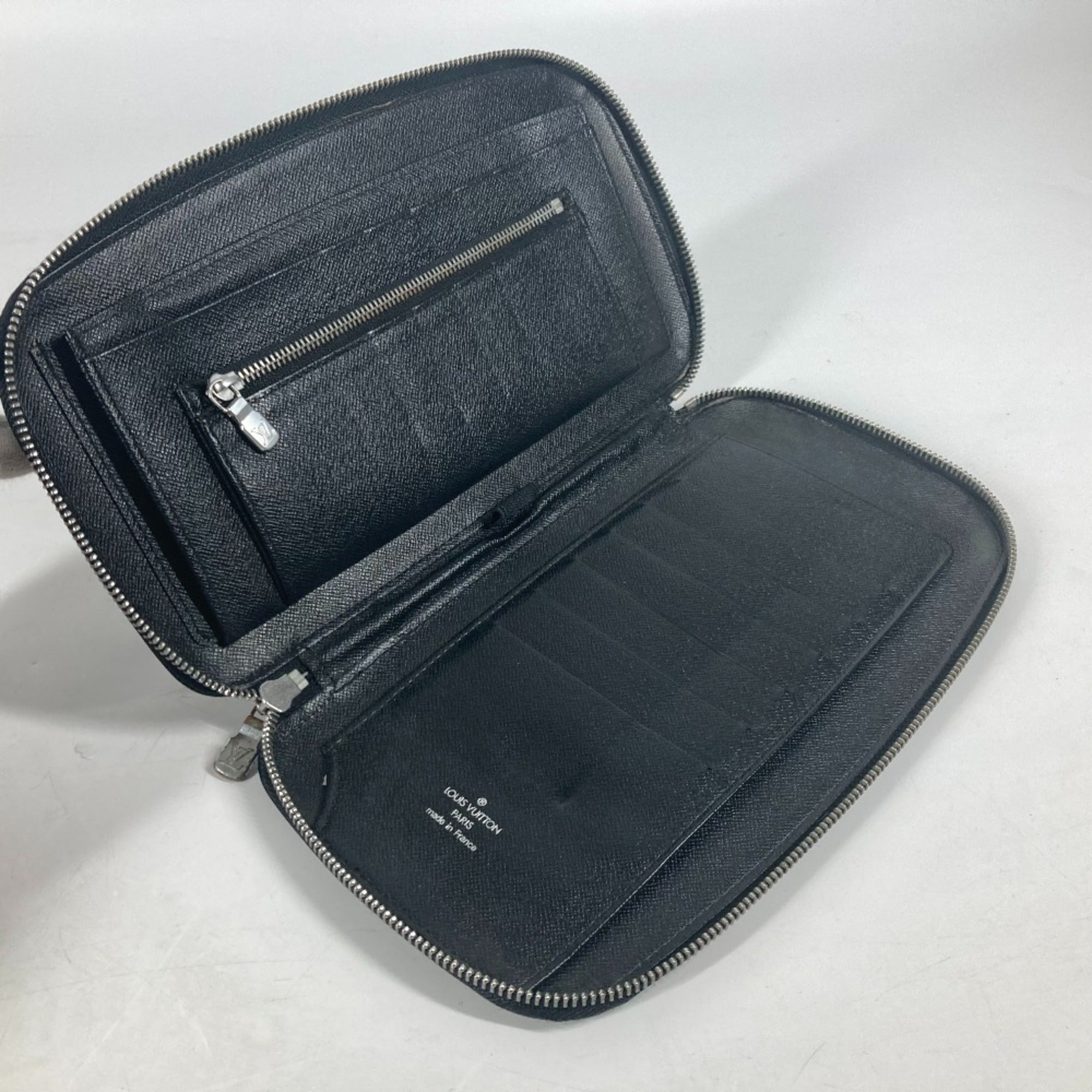 Louis Vuitton Taiga Ardoise Black Taiga Leather Long Wallet (Bi-Fold) (Pre-Owned)