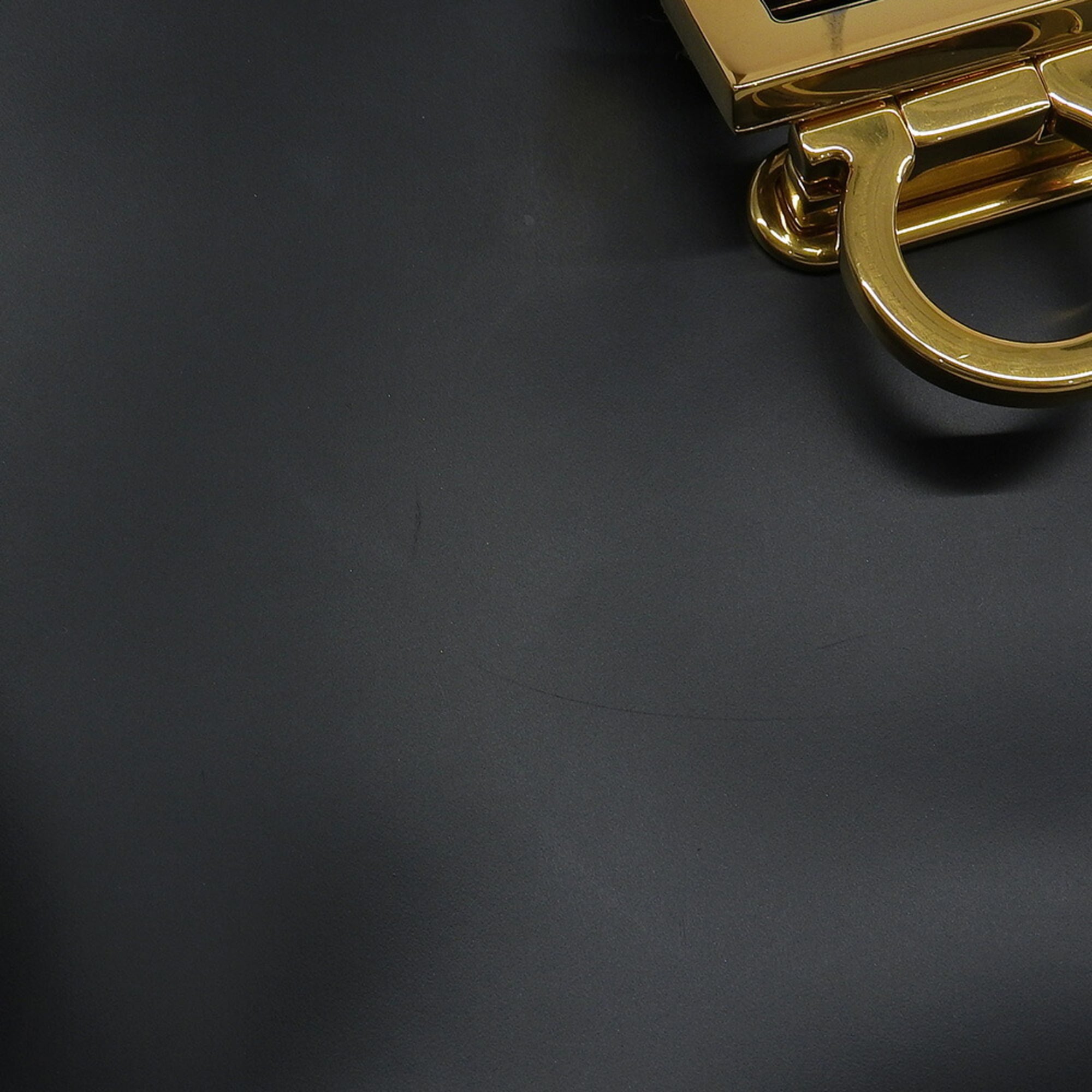 Salvatore Ferragamo Black Leather Shoulder Bag (Pre-Owned)