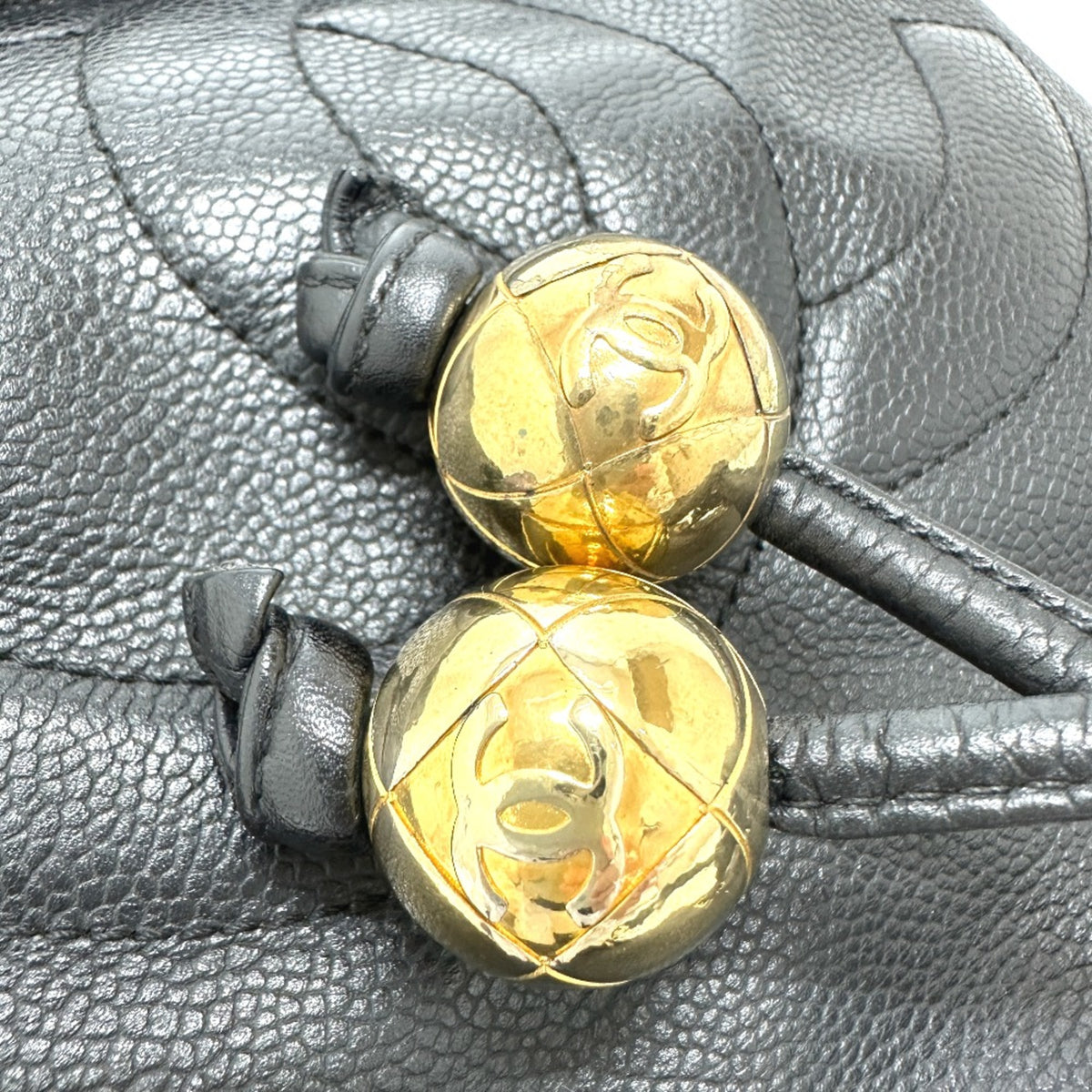 Chanel Black Leather Shoulder Bag (Pre-Owned)