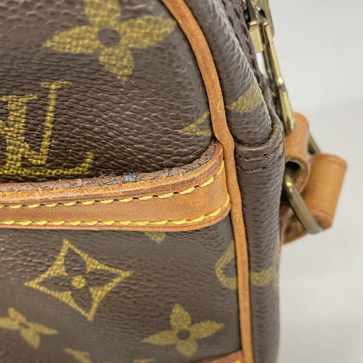 Louis Vuitton Brown Shoulder Bag (Pre-Owned)