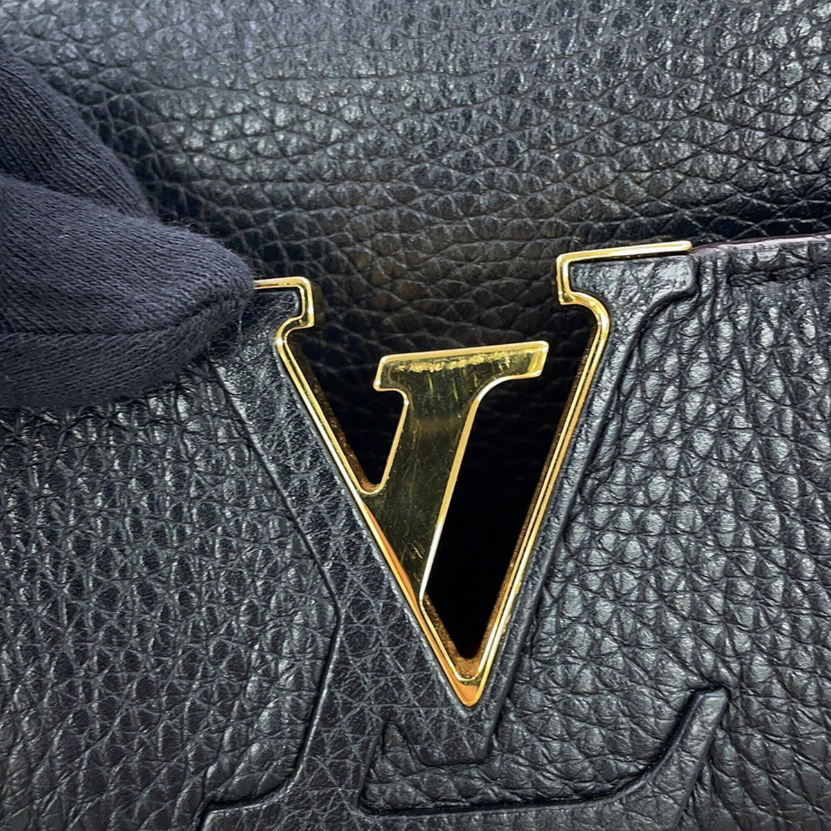 Louis Vuitton Noir Leather Handbag (Pre-Owned)