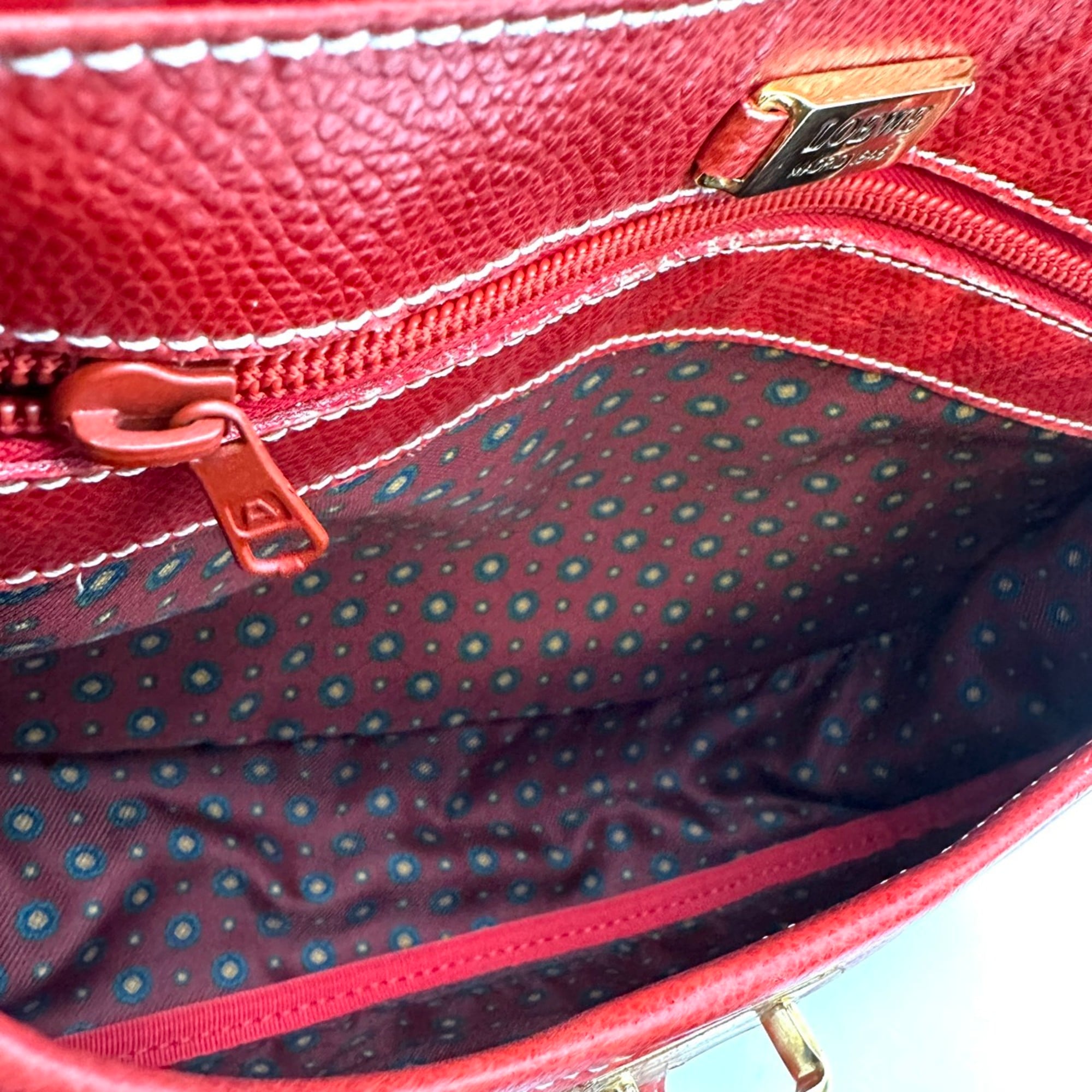 Loewe Red Color Leather Shoulder Bag (Pre-Owned)