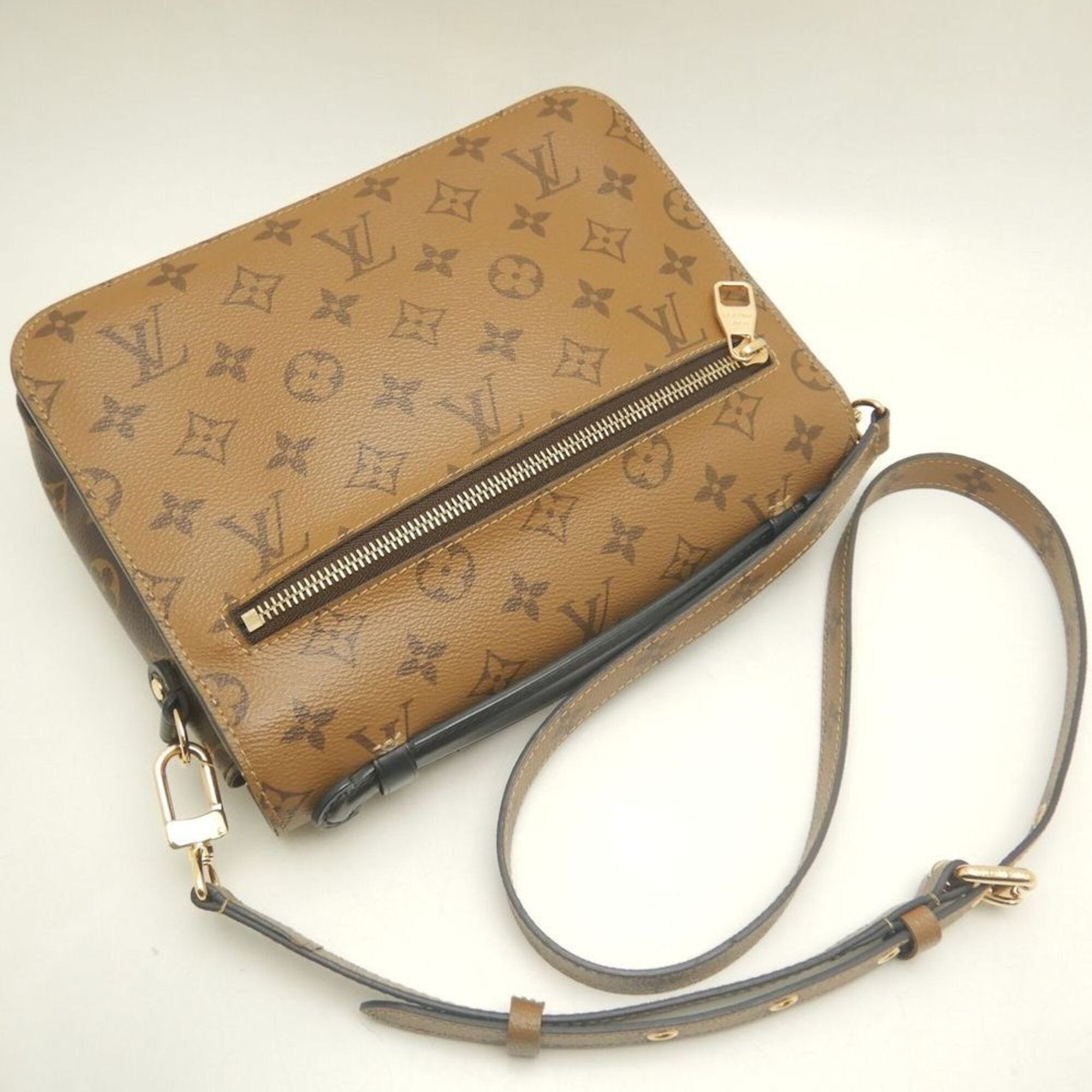 Louis Vuitton Brown Monogram Handbag (Pre-Owned)