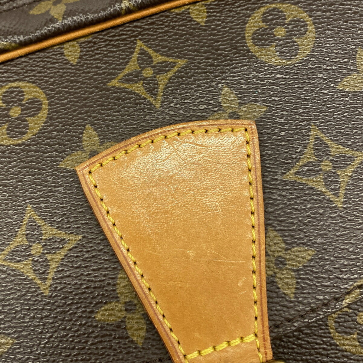 Louis Vuitton Brown Shoulder Bag (Pre-Owned)