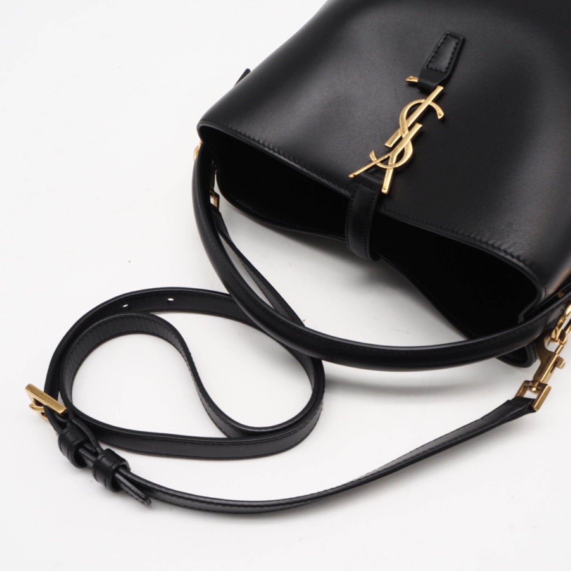 Yves Saint Laurent Black Leather Handbag (Pre-Owned)