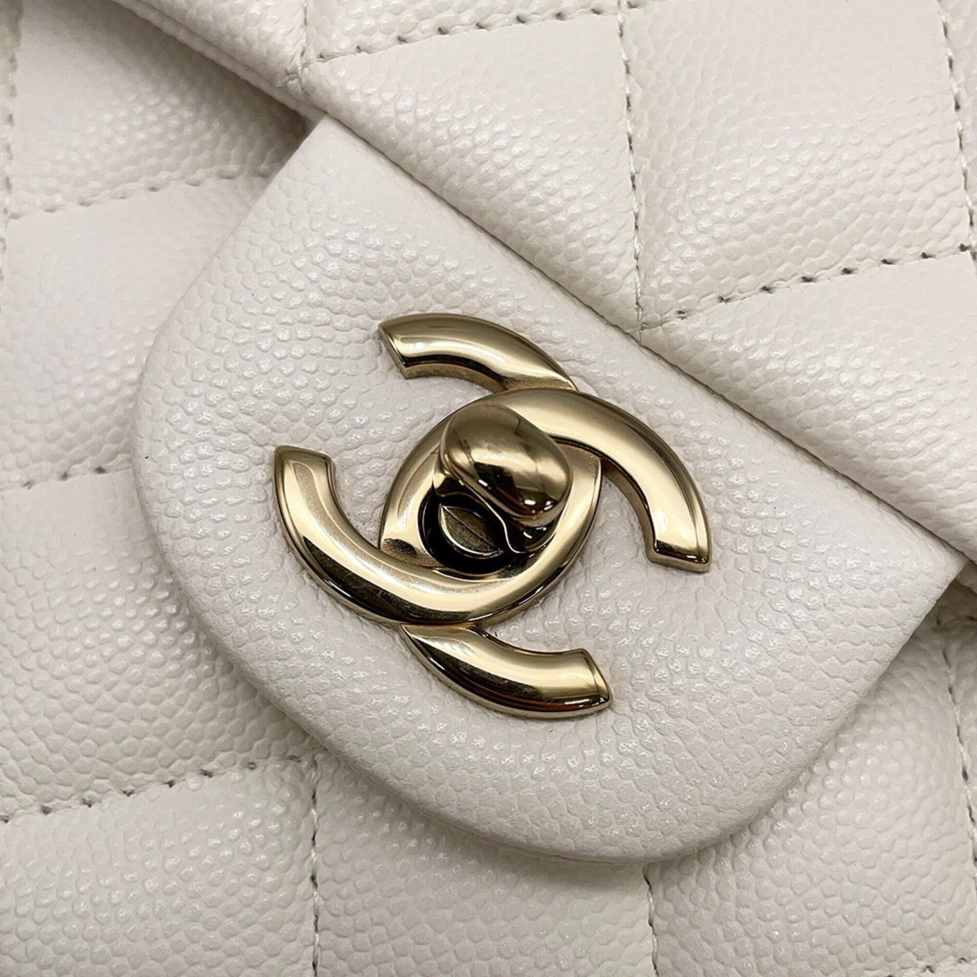 Chanel White Grained Calfskin Handbag Shoulder Bag (Pre-Owned)