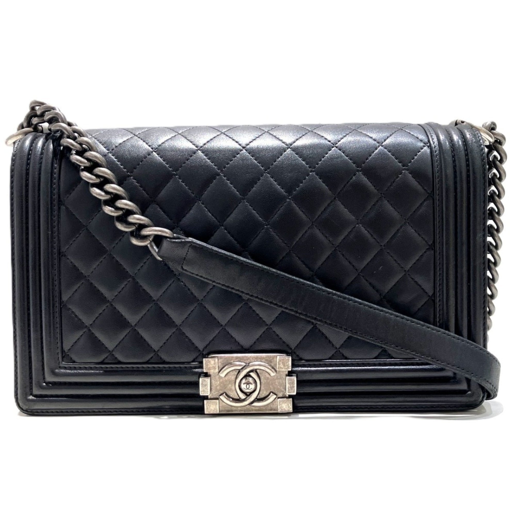 Chanel Black Leather Shoulder Bag (Pre-Owned)