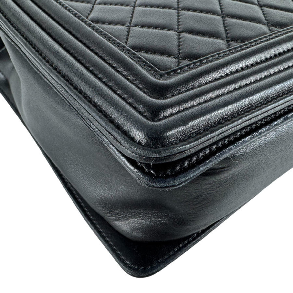 Chanel Black Leather Shoulder Bag (Pre-Owned)