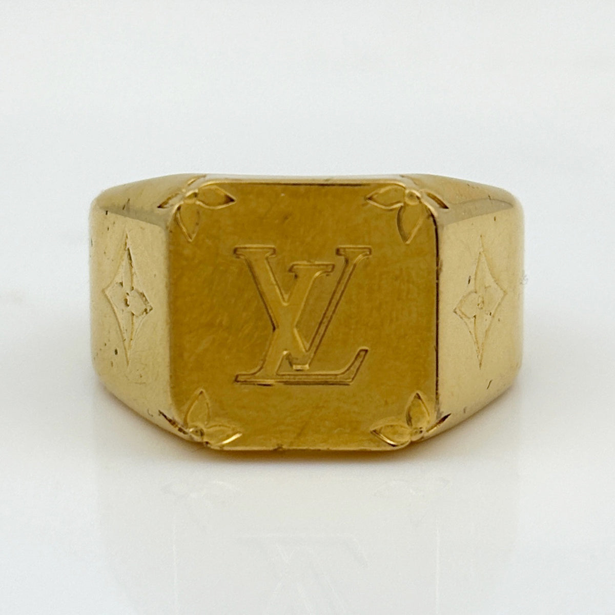 Louis Vuitton Gold Metal Band Ring (Pre-Owned)