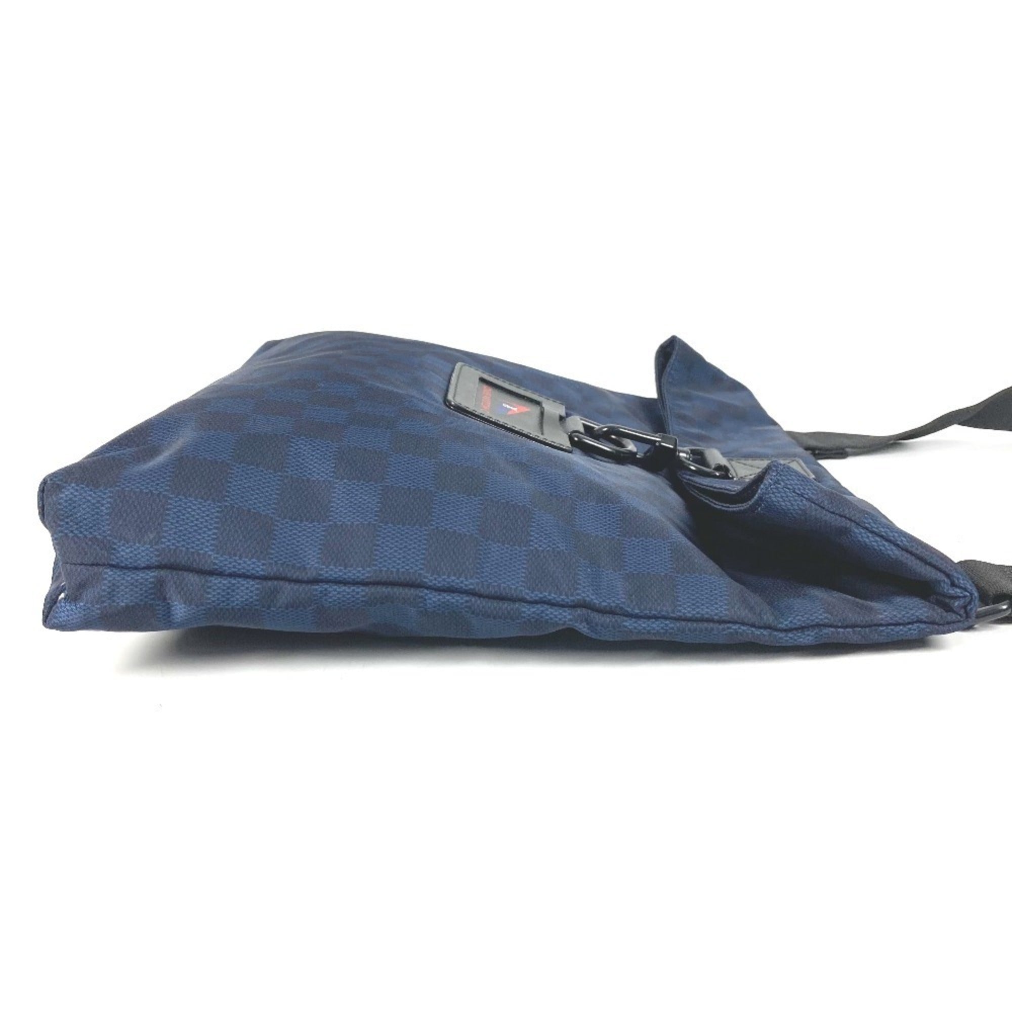 Louis Vuitton Blue Nylon Shoulder Bag (Pre-Owned)