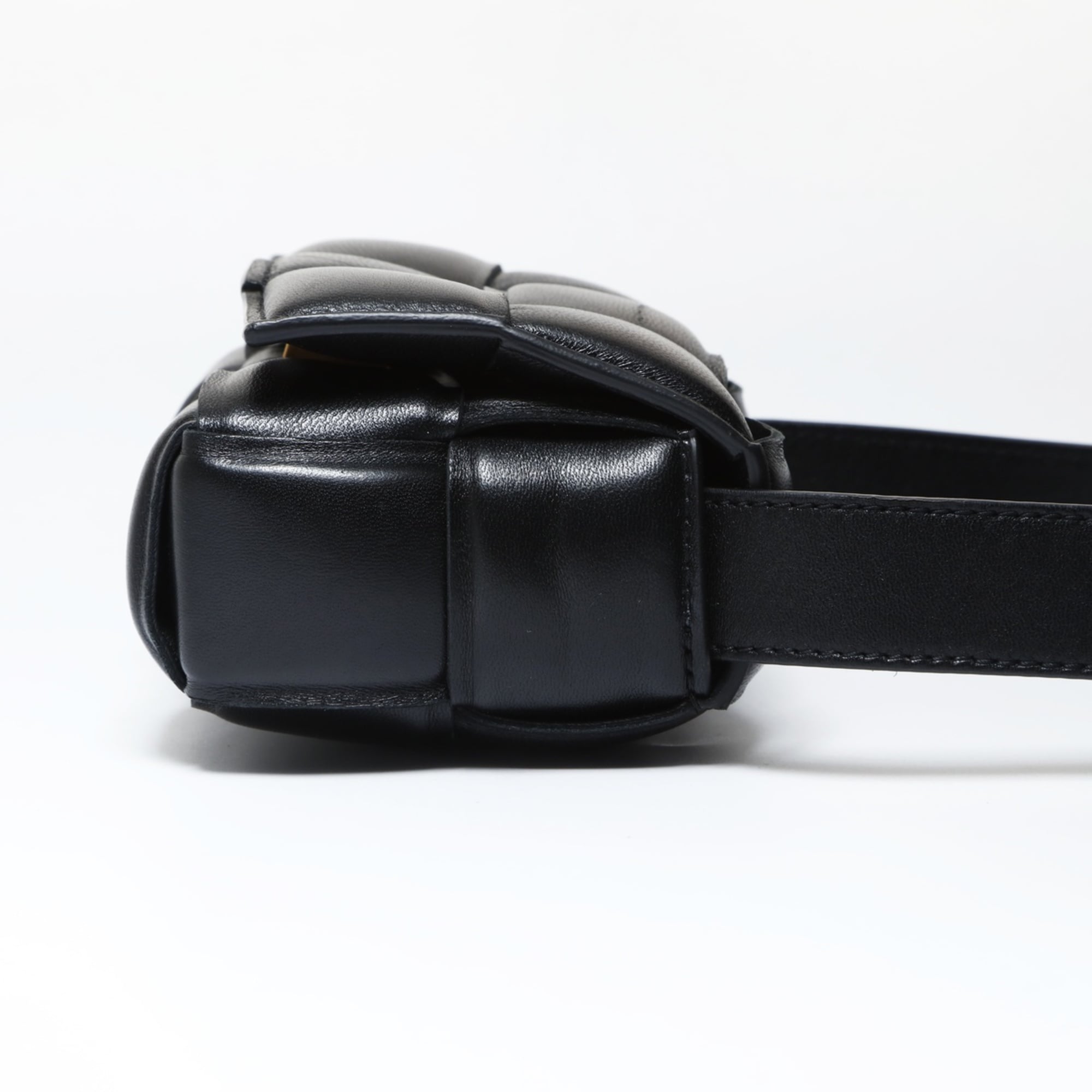 Bottega Veneta Black Shoulder Bag (Pre-Owned)