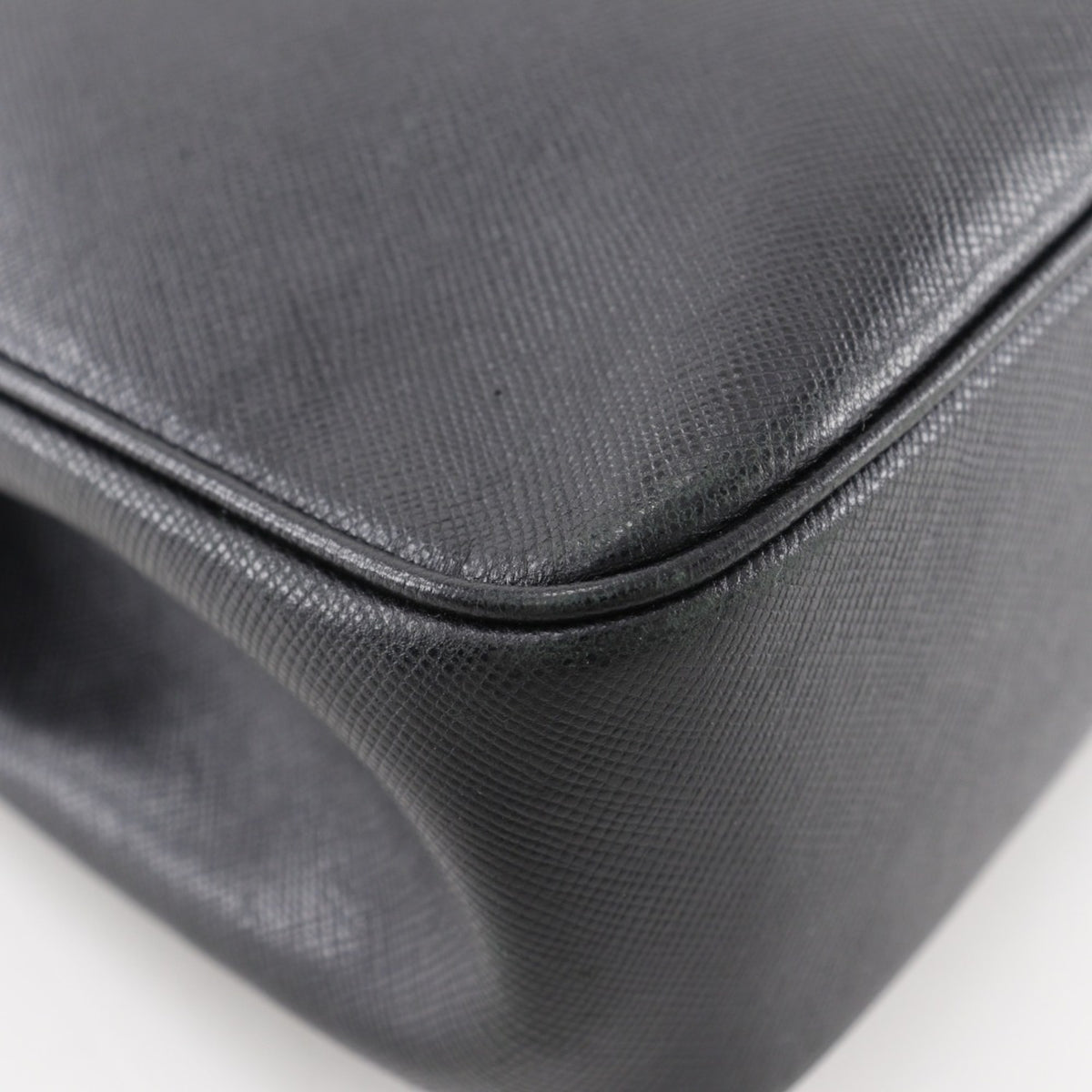 Salvatore Ferragamo Black Leather Shoulder Bag (Pre-Owned)