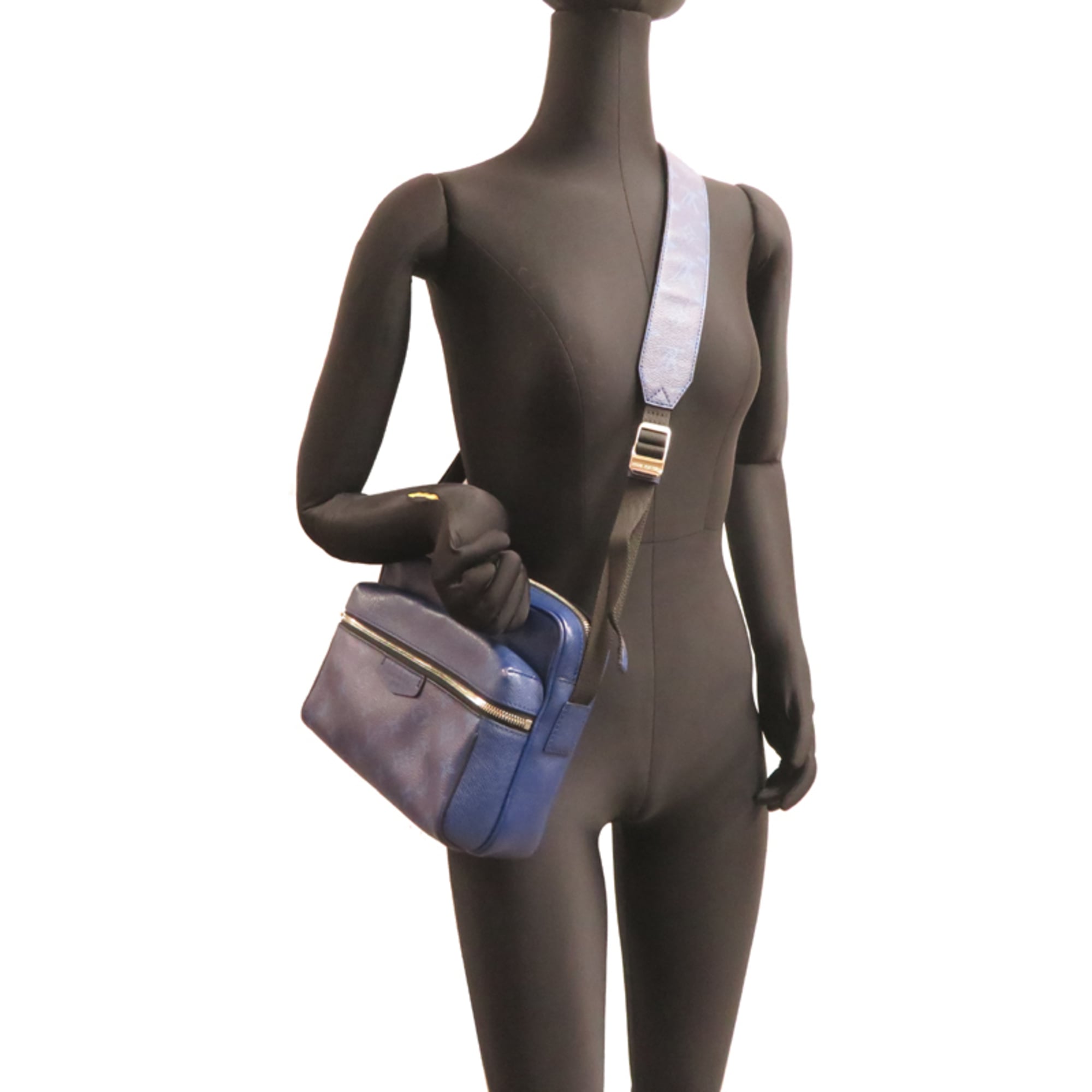 Louis Vuitton Cobalt Taigarama Messenger Bag (Pre-Owned)