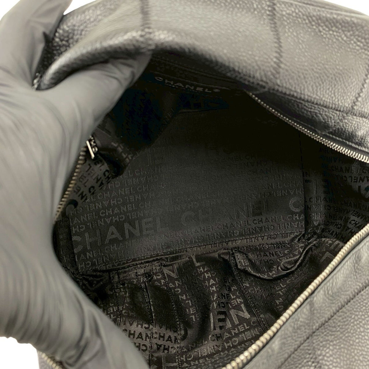 Chanel Black Grained Calfskin Handbag Shoulder Bag (Pre-Owned)