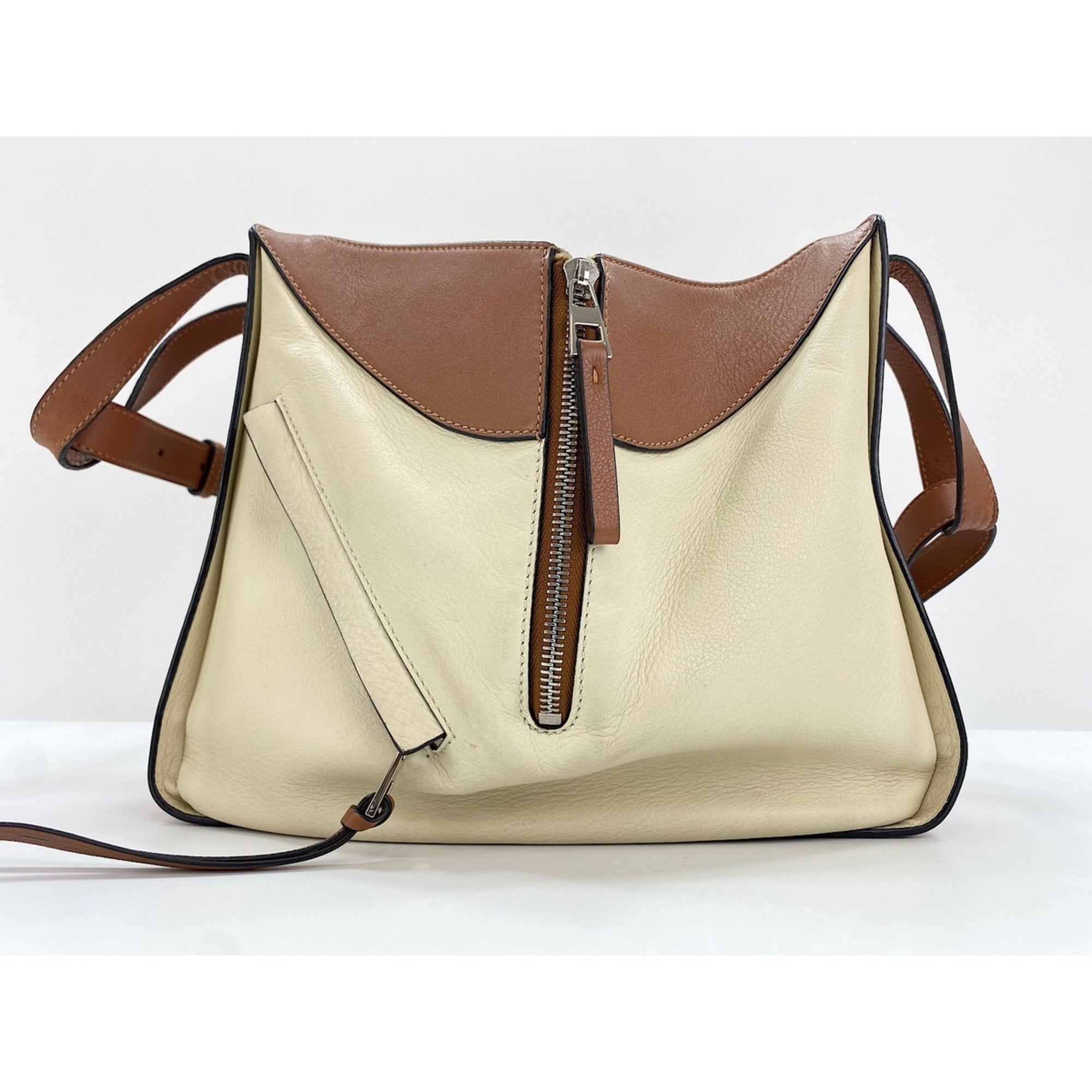 Loewe Pink Leather Shoulder Bag (Pre-Owned)