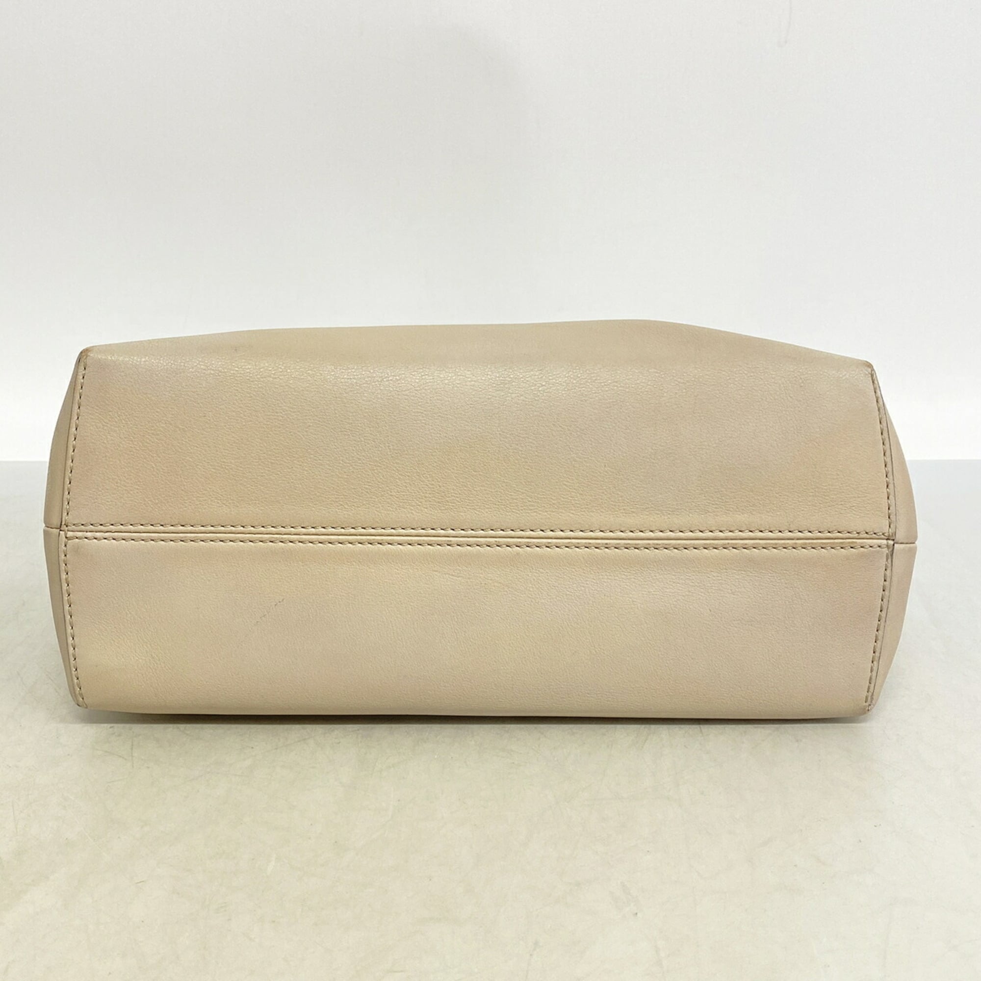 Fendi Beige White Leather Handbag (Pre-Owned)