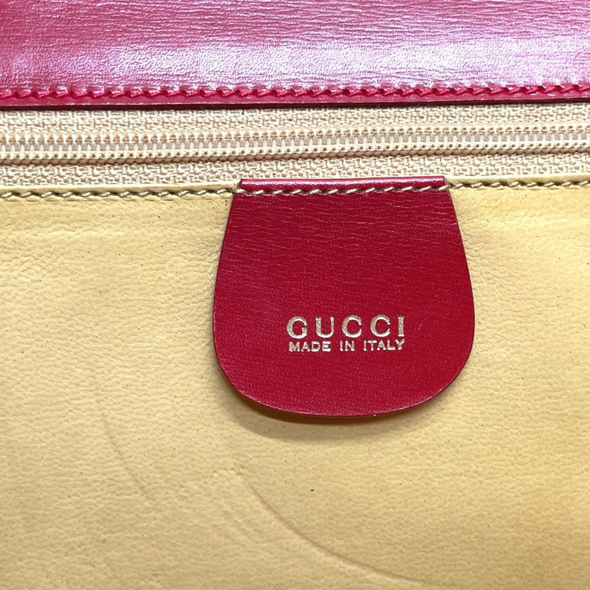 Gucci Red Leather Shoulder Bag (Pre-Owned)