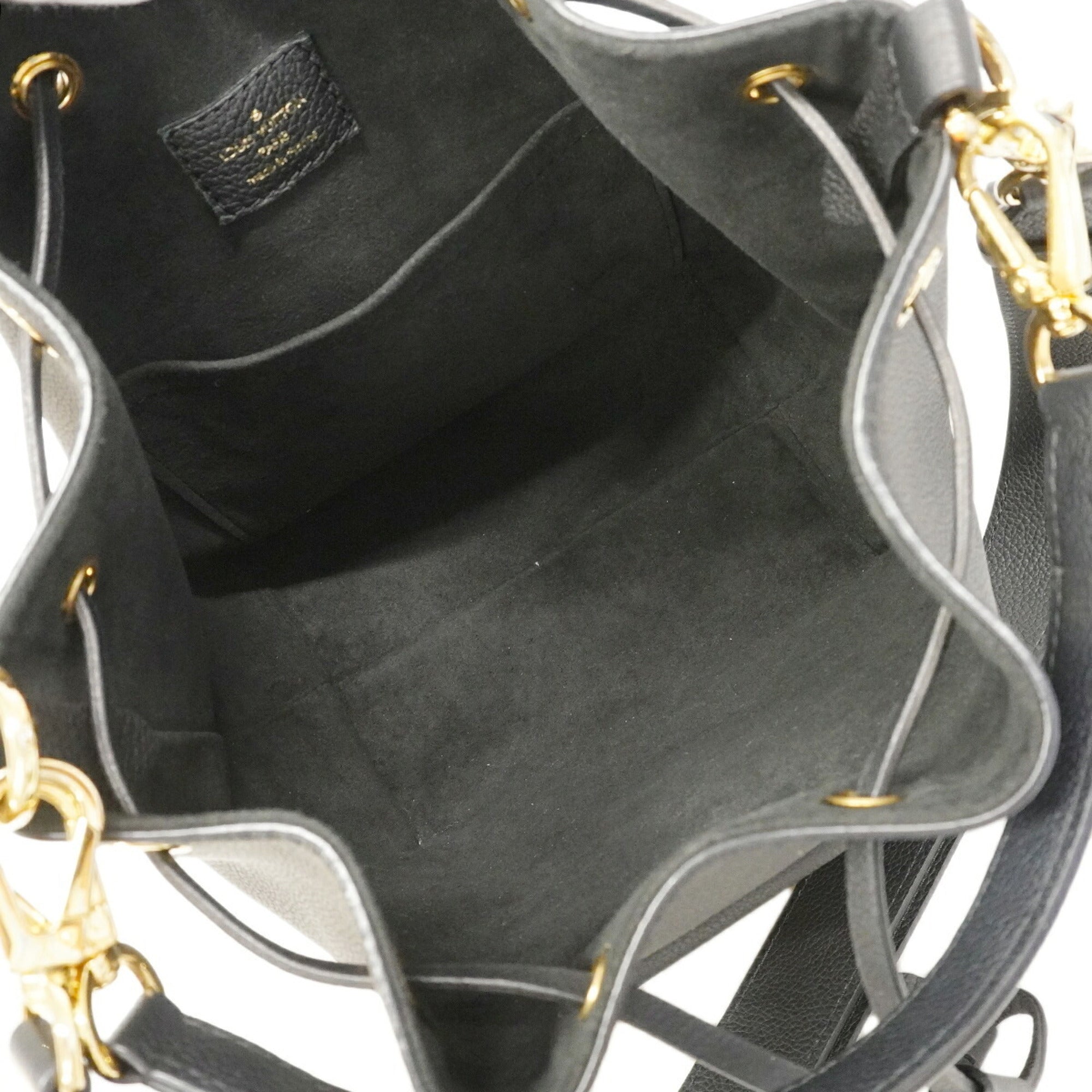 Louis Vuitton Noir Handbag (Pre-Owned)