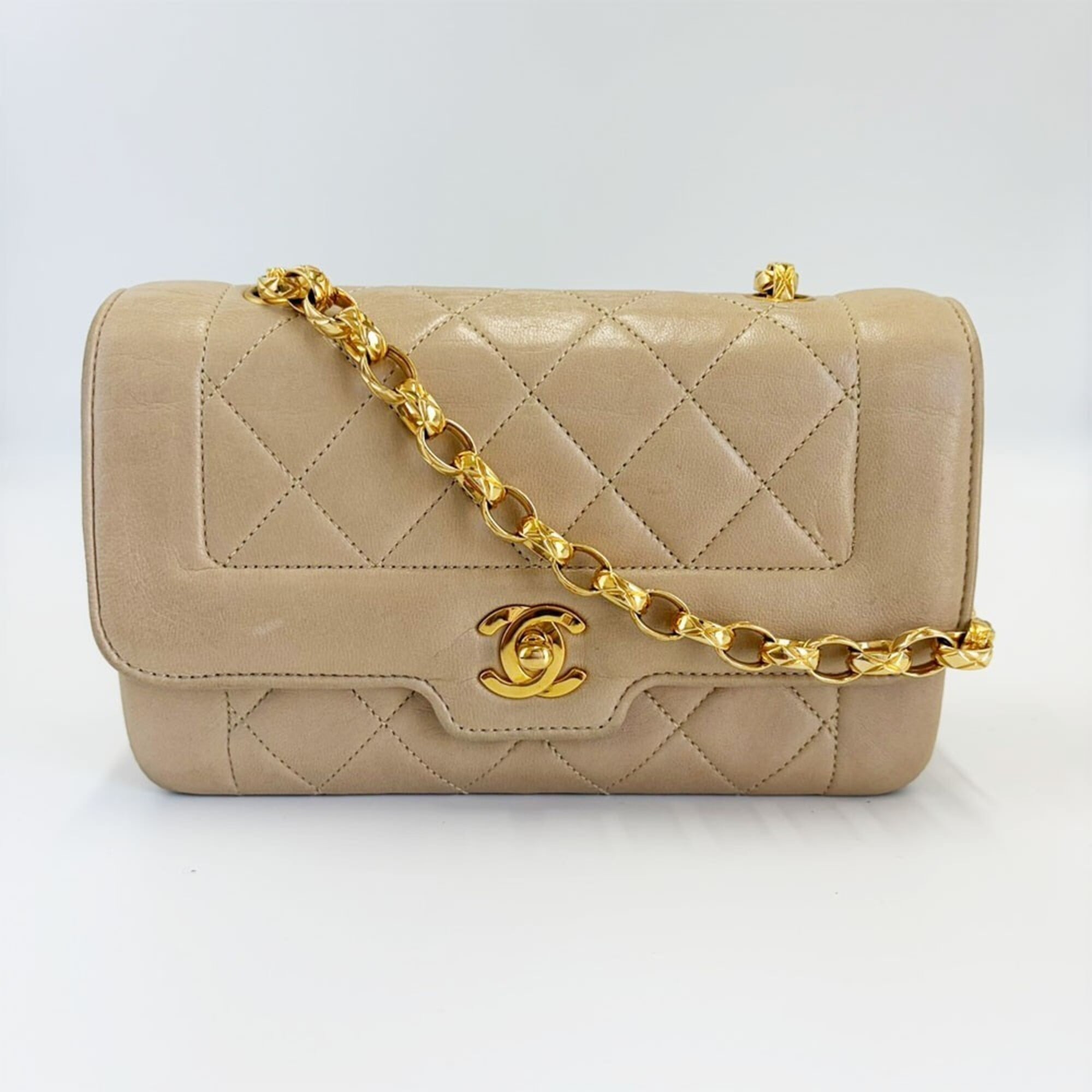 Chanel Beige Leather Shoulder Bag (Pre-Owned)