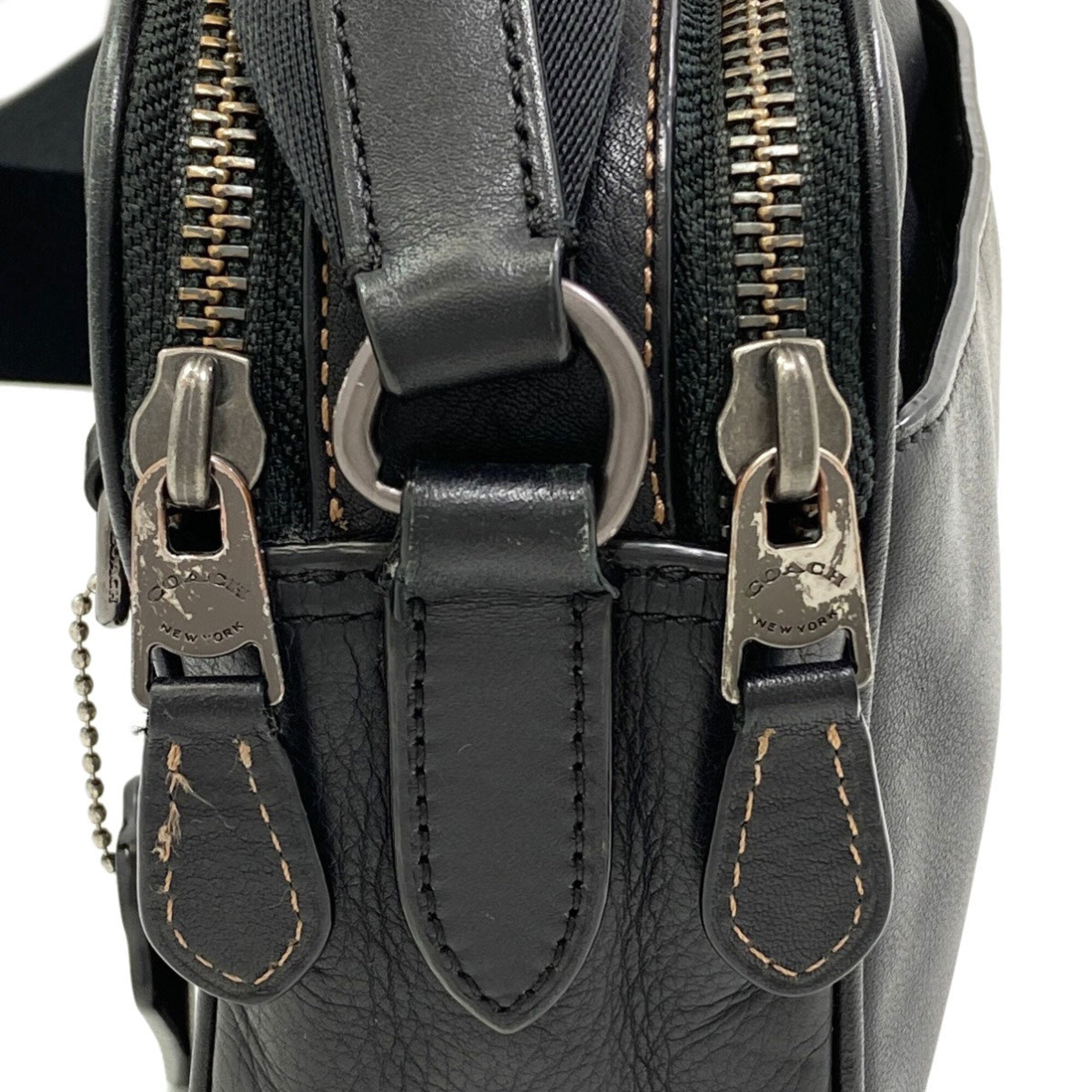Coach Black Leather Shoulder Bag (Pre-Owned)