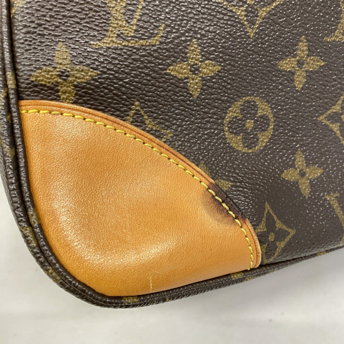 Louis Vuitton Brown Shoulder Bag (Pre-Owned)