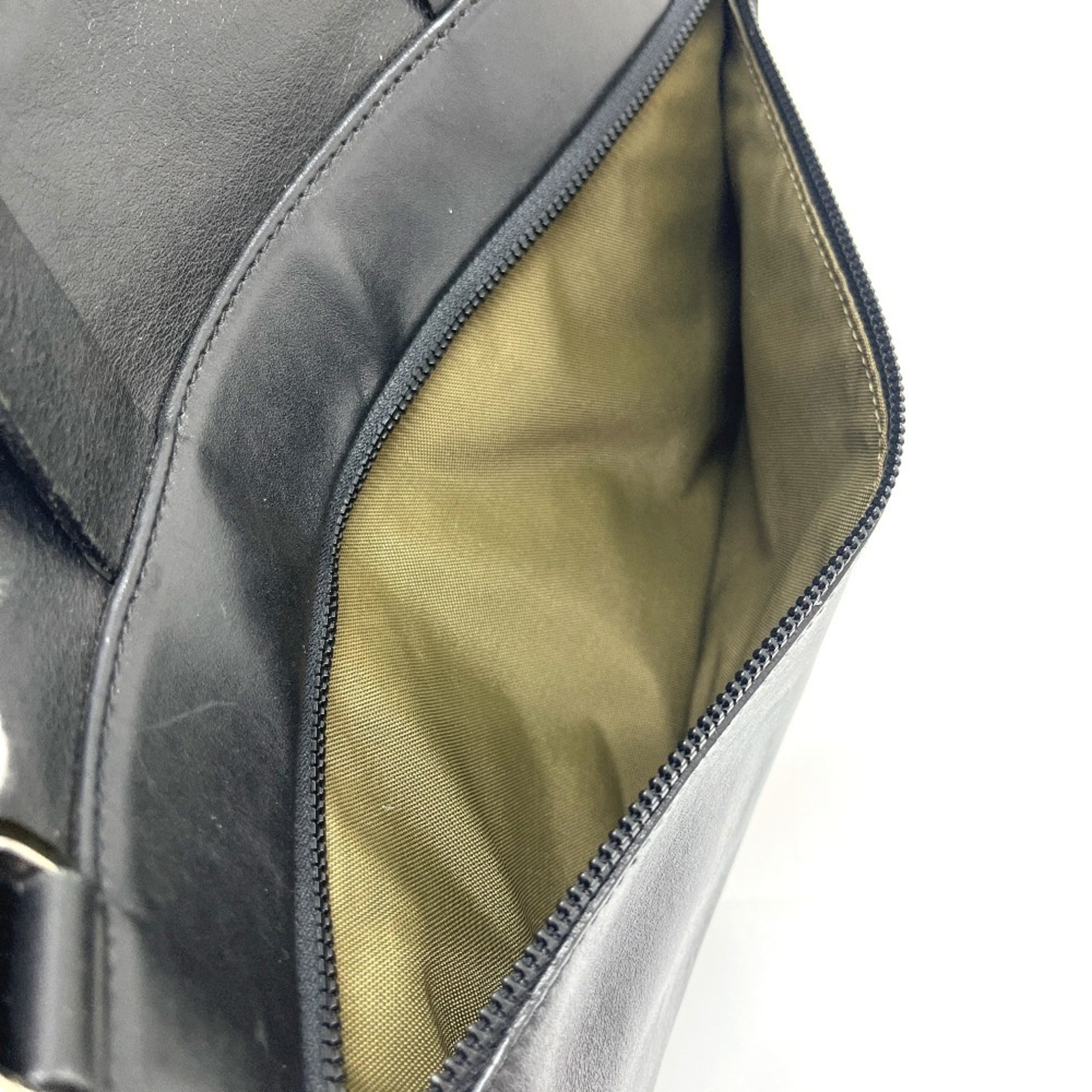 Salvatore Ferragamo Black Leather Handbag (Pre-Owned)