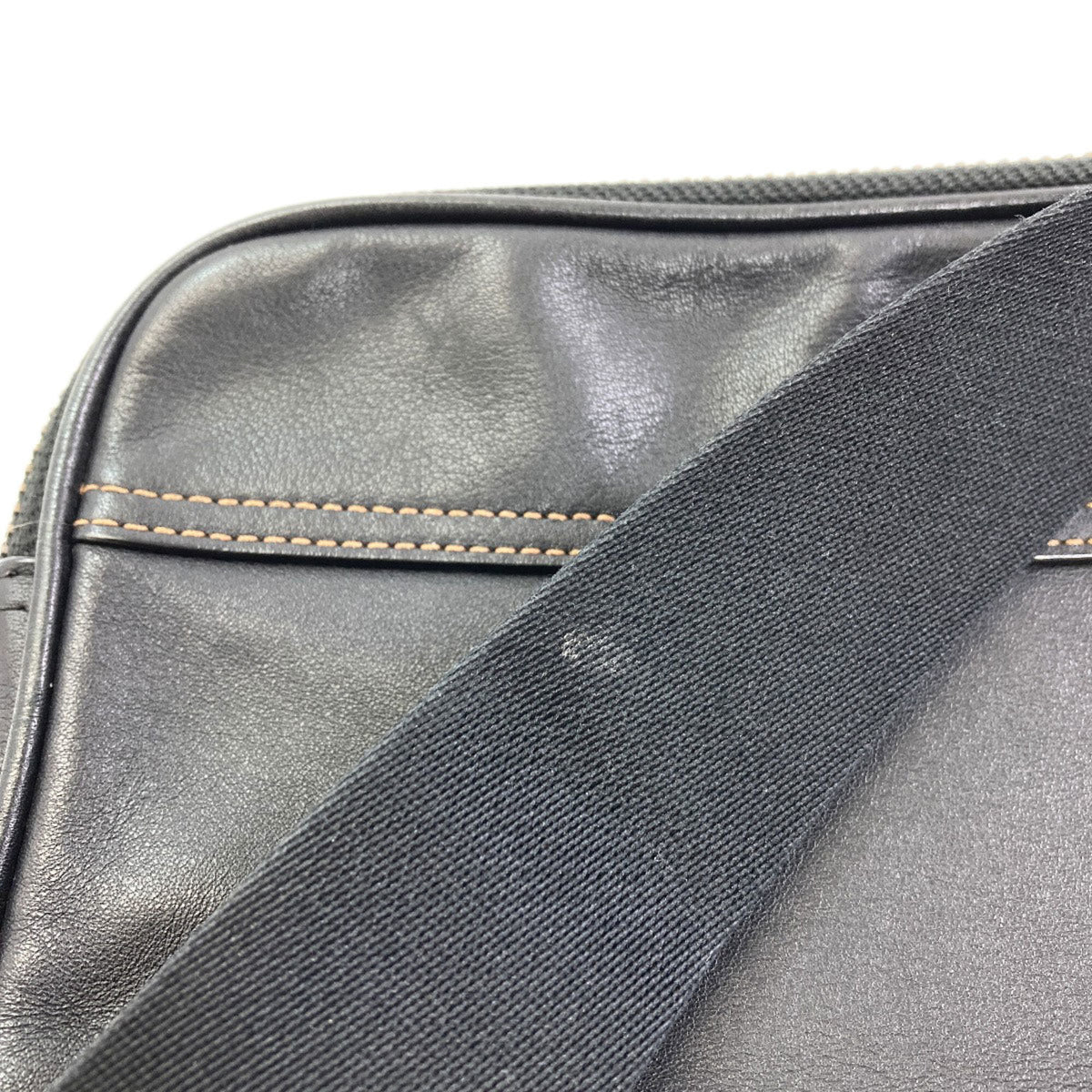 Coach Black Leather Shoulder Bag (Pre-Owned)