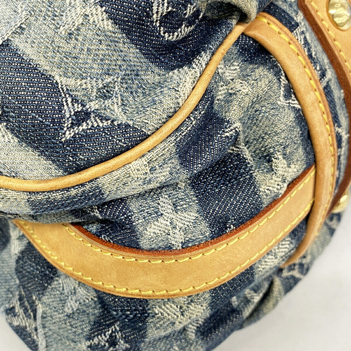 Louis Vuitton Blue Shoulder Bag (Pre-Owned)