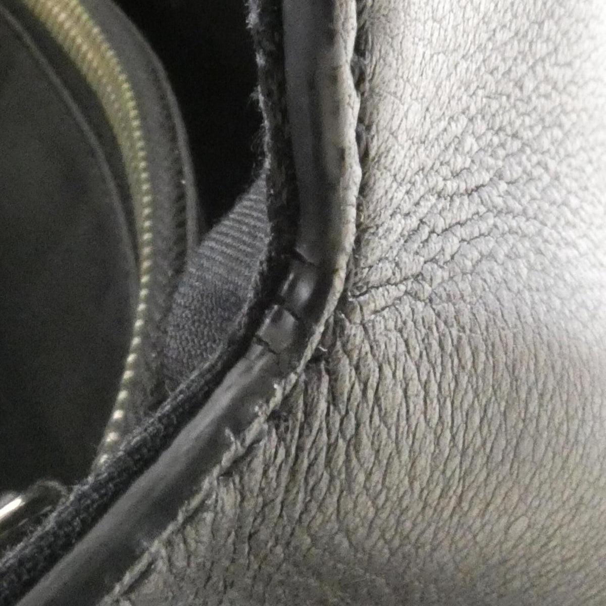 Fendi Black Leather Handbag (Pre-Owned)