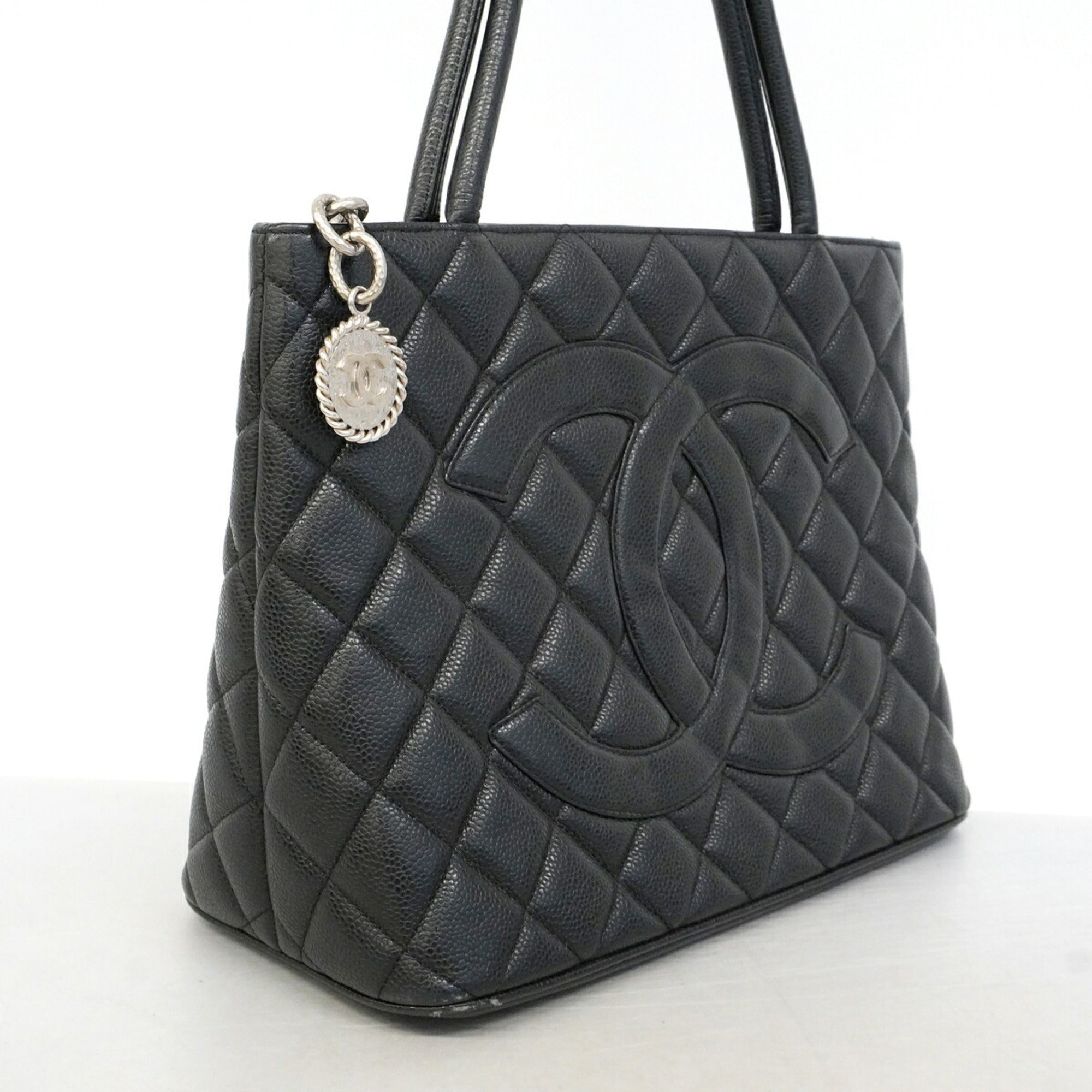 Chanel Black Grained Calfskin Tote Bag (Pre-Owned)