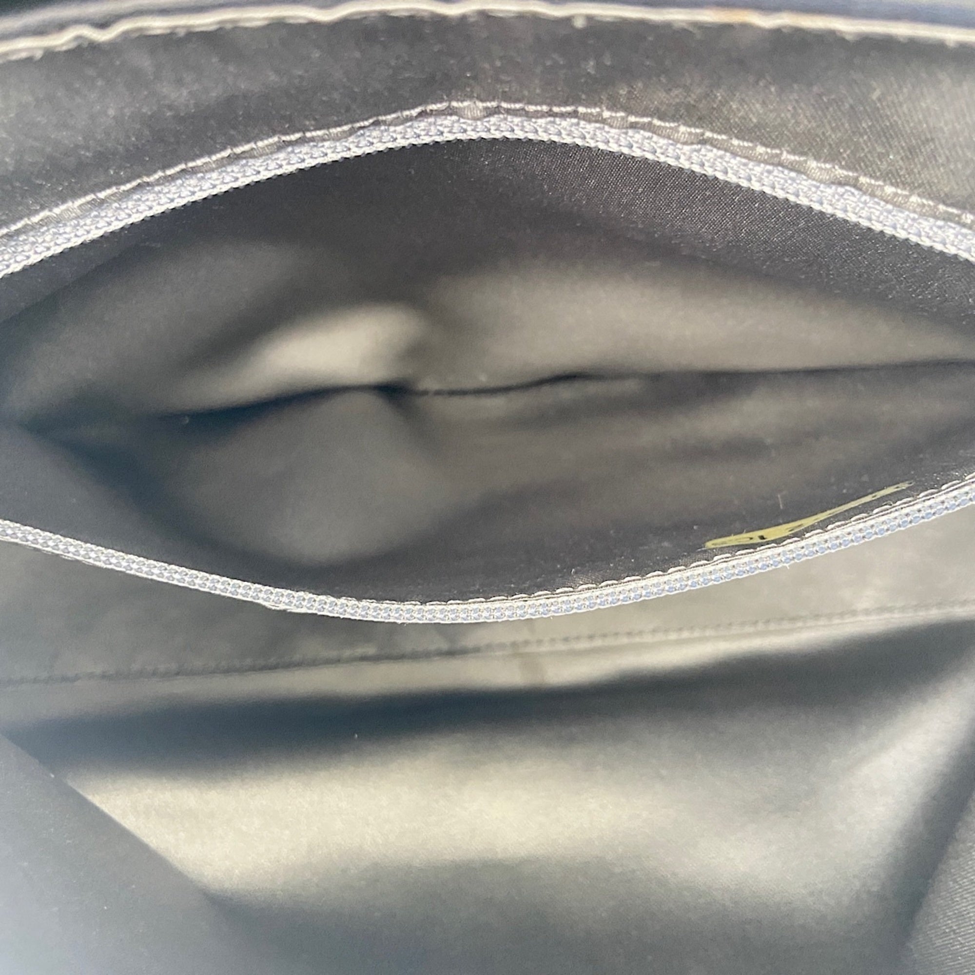 Chanel Black Shoulder Bag (Pre-Owned)