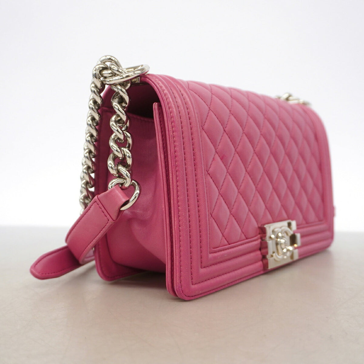 Chanel Pink Leather Shoulder Bag (Pre-Owned)