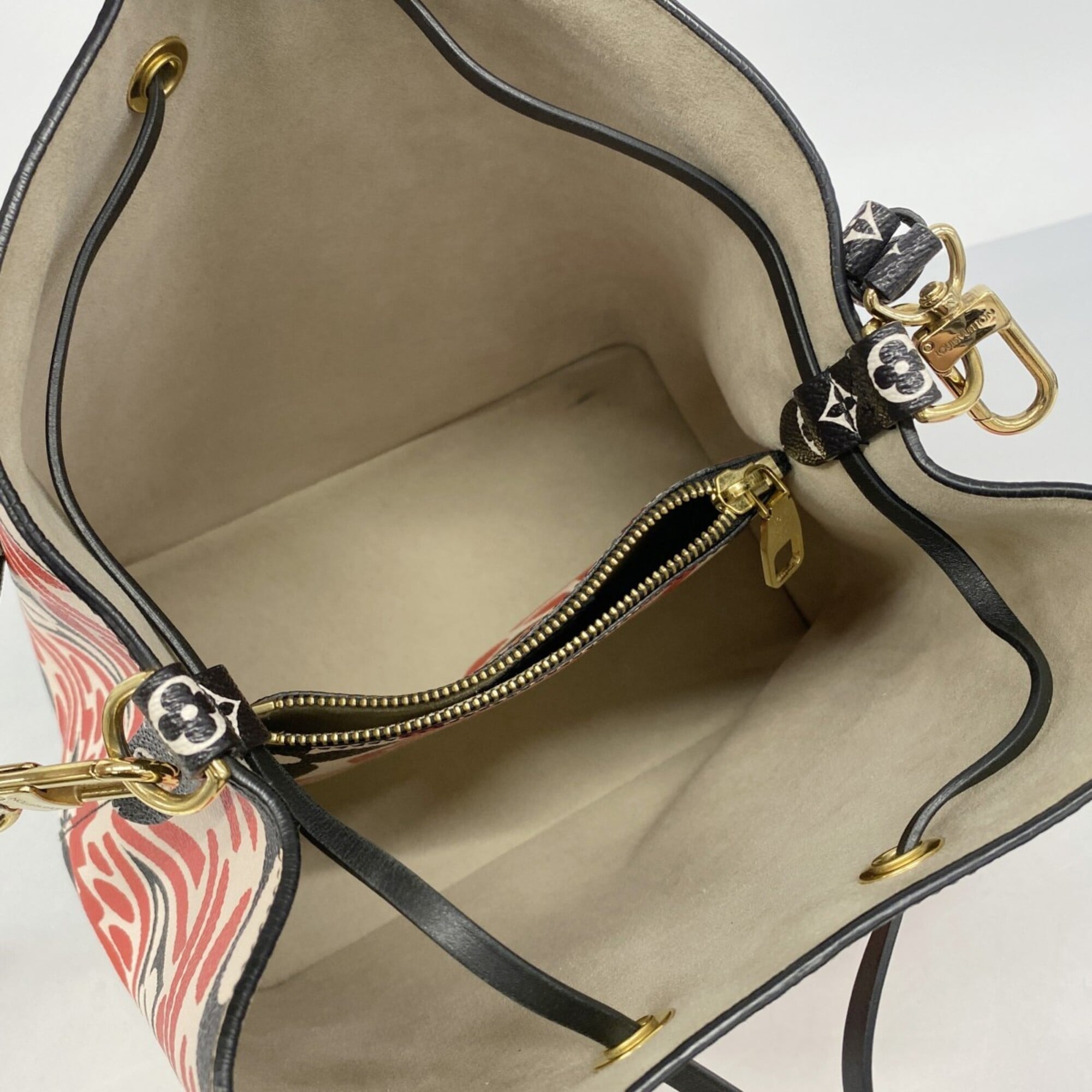 Louis Vuitton Red Color Shoulder Bag (Pre-Owned)