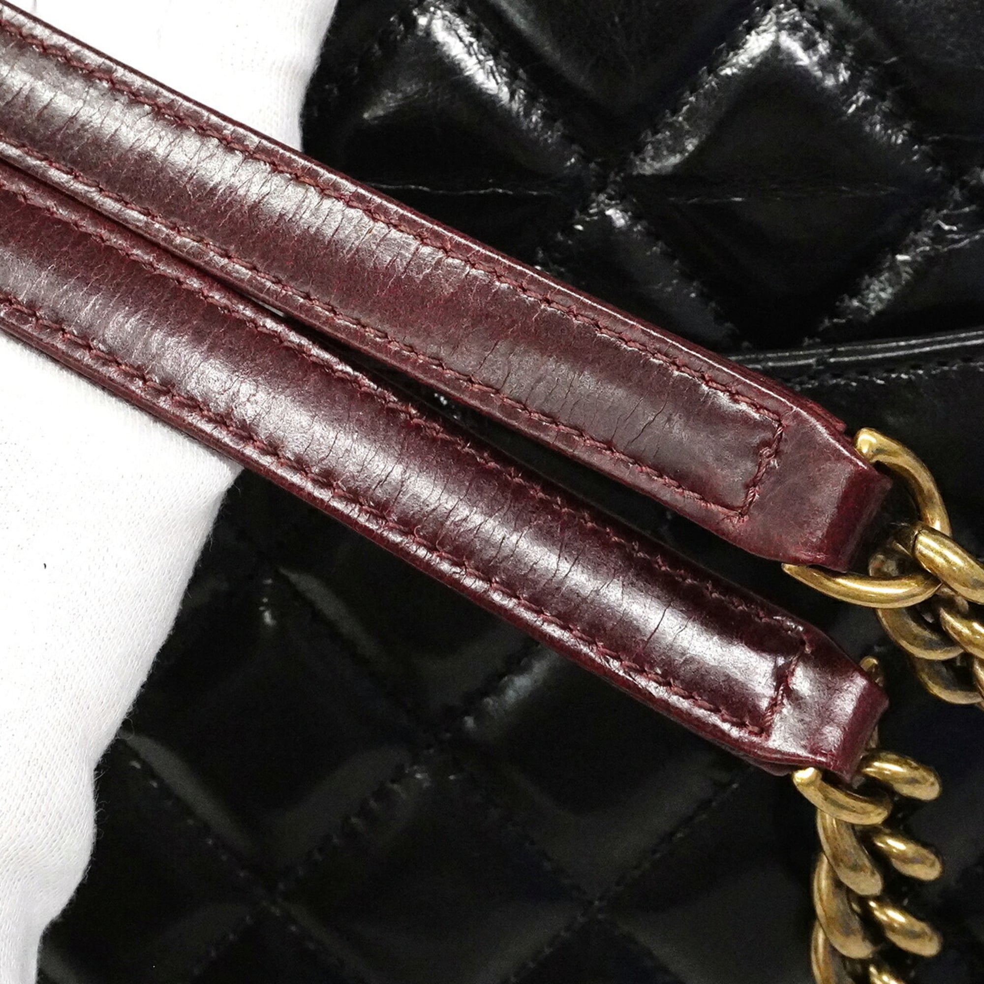 Chanel Black Leather Handbag (Pre-Owned)