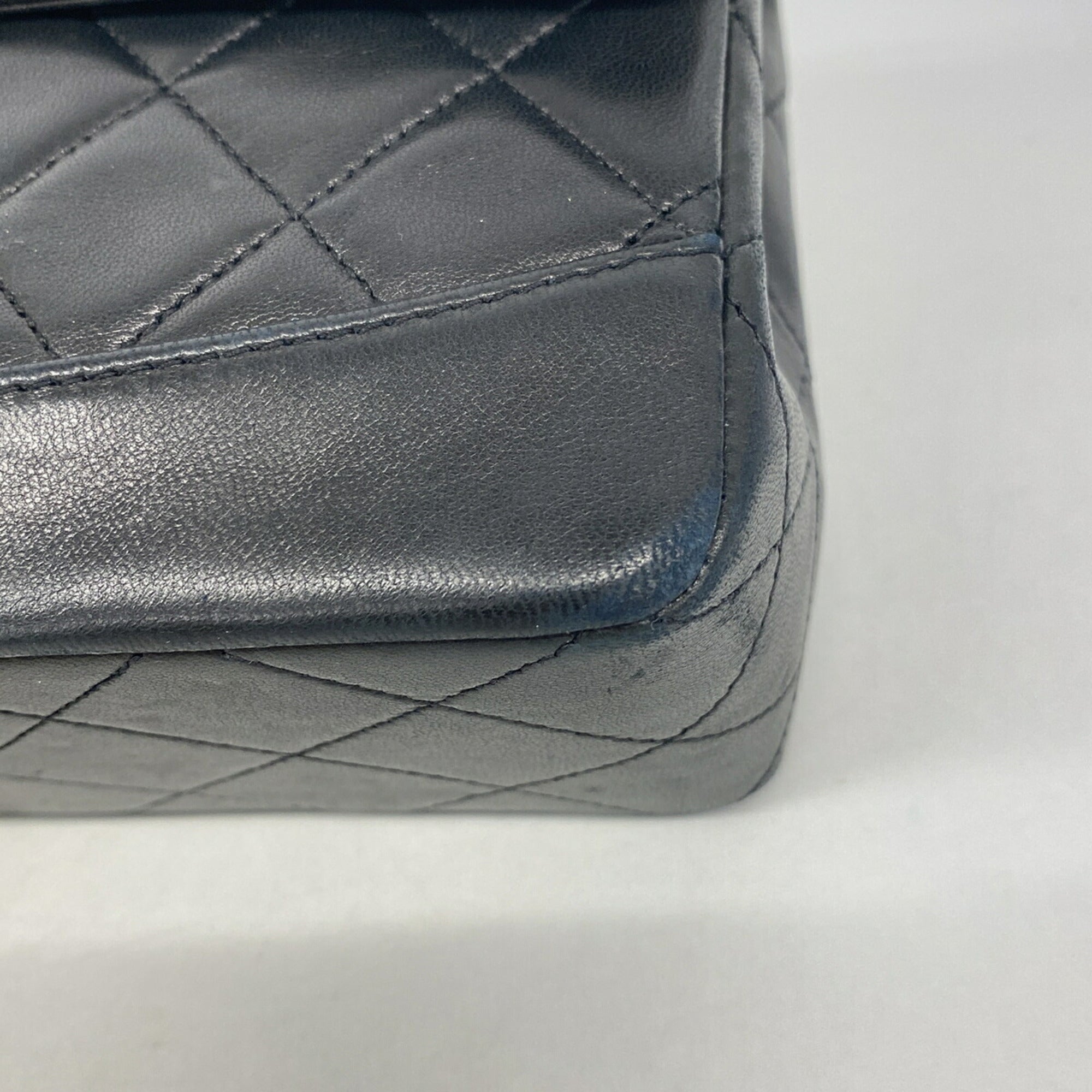 Chanel Black Leather Shoulder Bag (Pre-Owned)