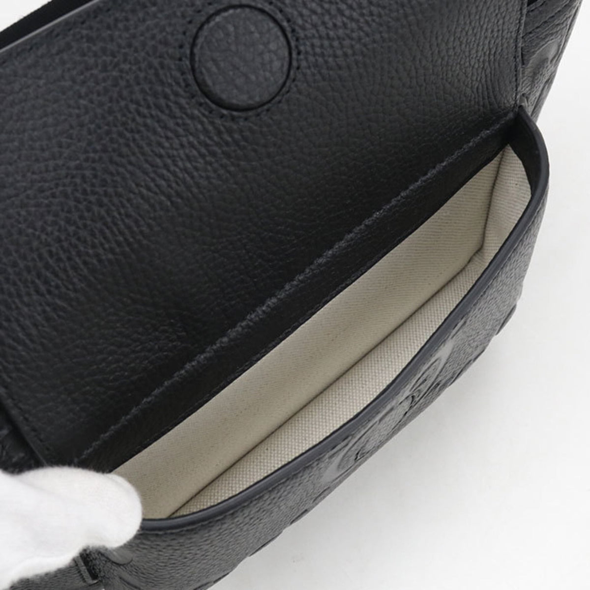 Gucci Black Leather Sling Bag (Pre-Owned)