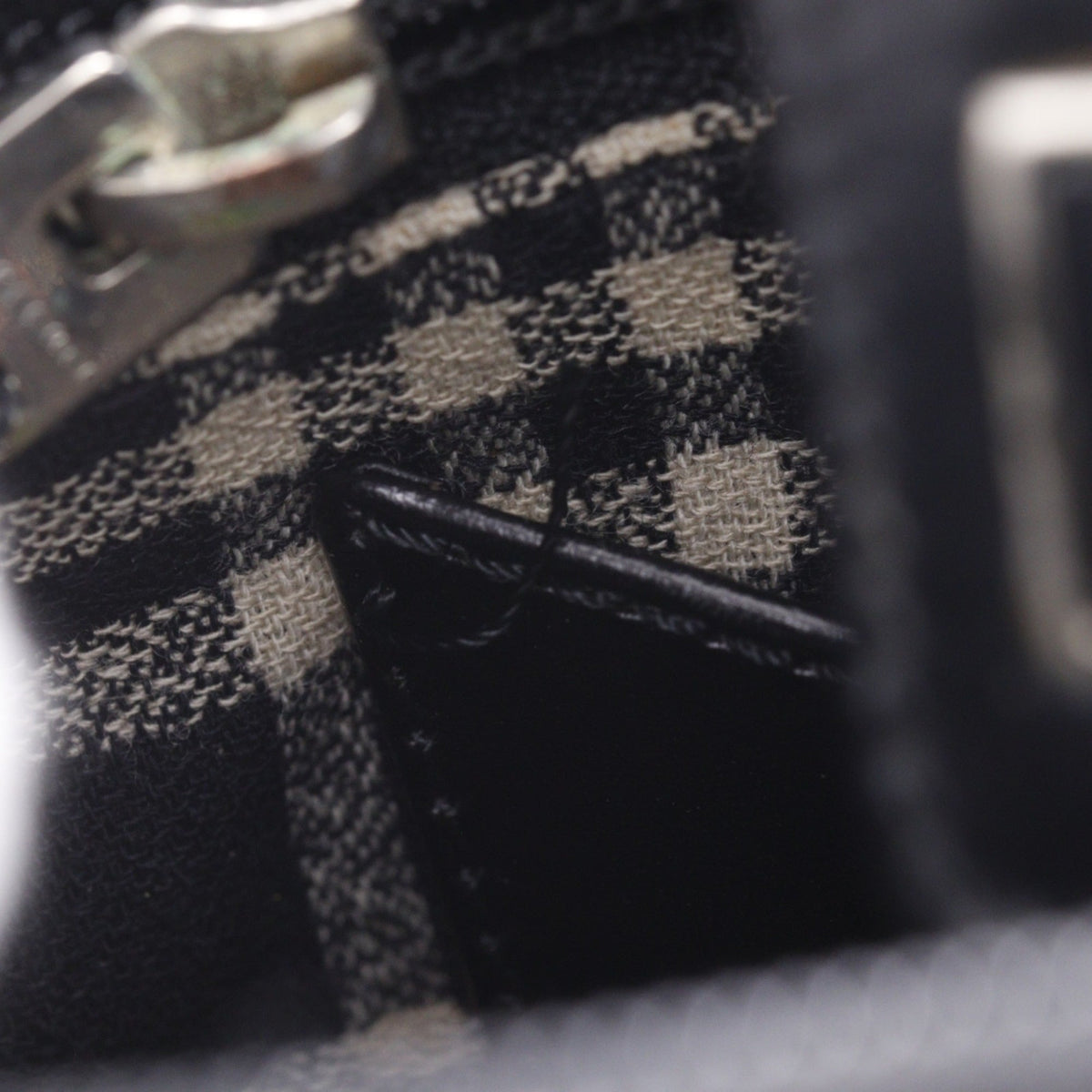 Burberry Black Leather Shoulder Bag (Pre-Owned)