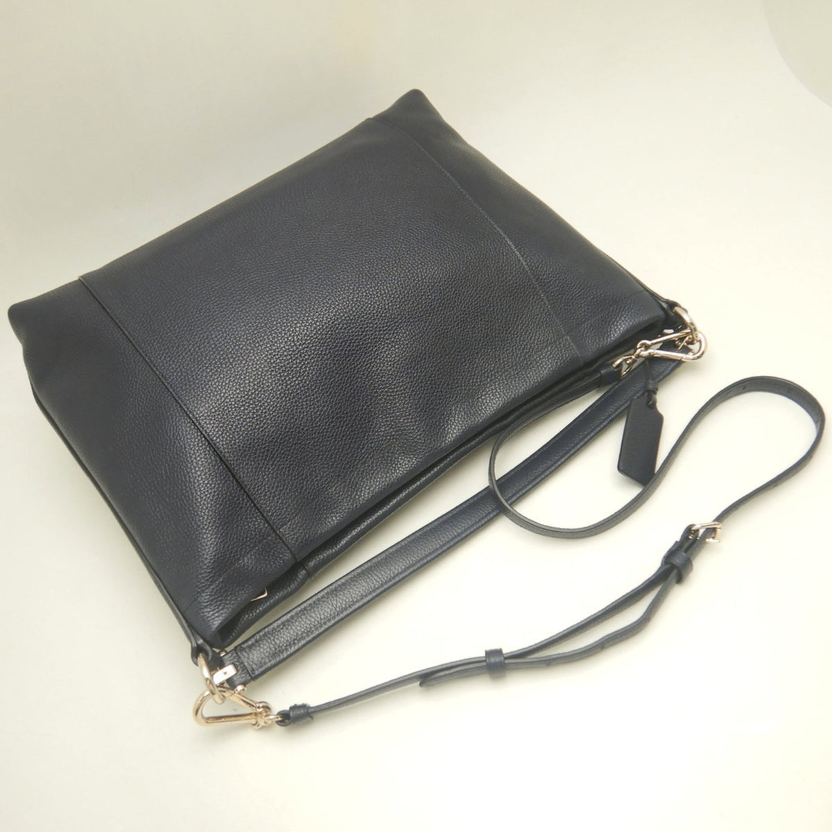 Coach Navy Leather Shoulder Bag (Pre-Owned)