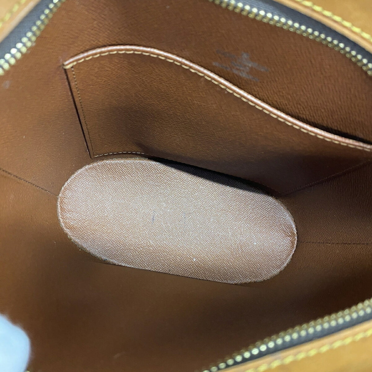 Louis Vuitton Brown Shoulder Bag (Pre-Owned)