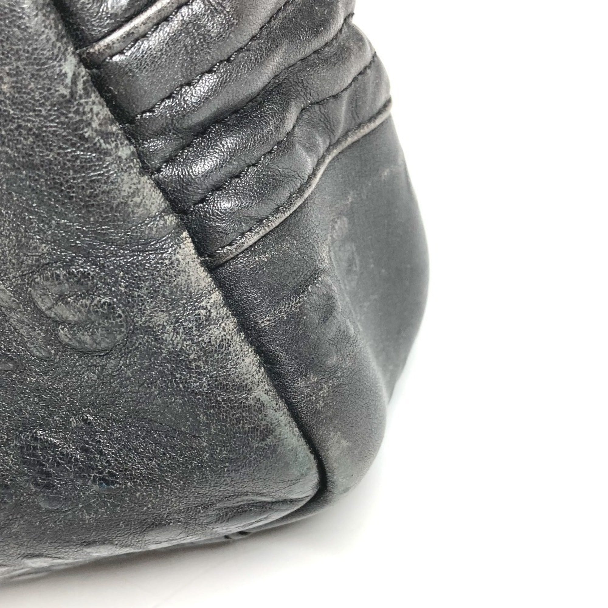 Chanel Black Leather Pochette Shoulder Bag (Pre-Owned)