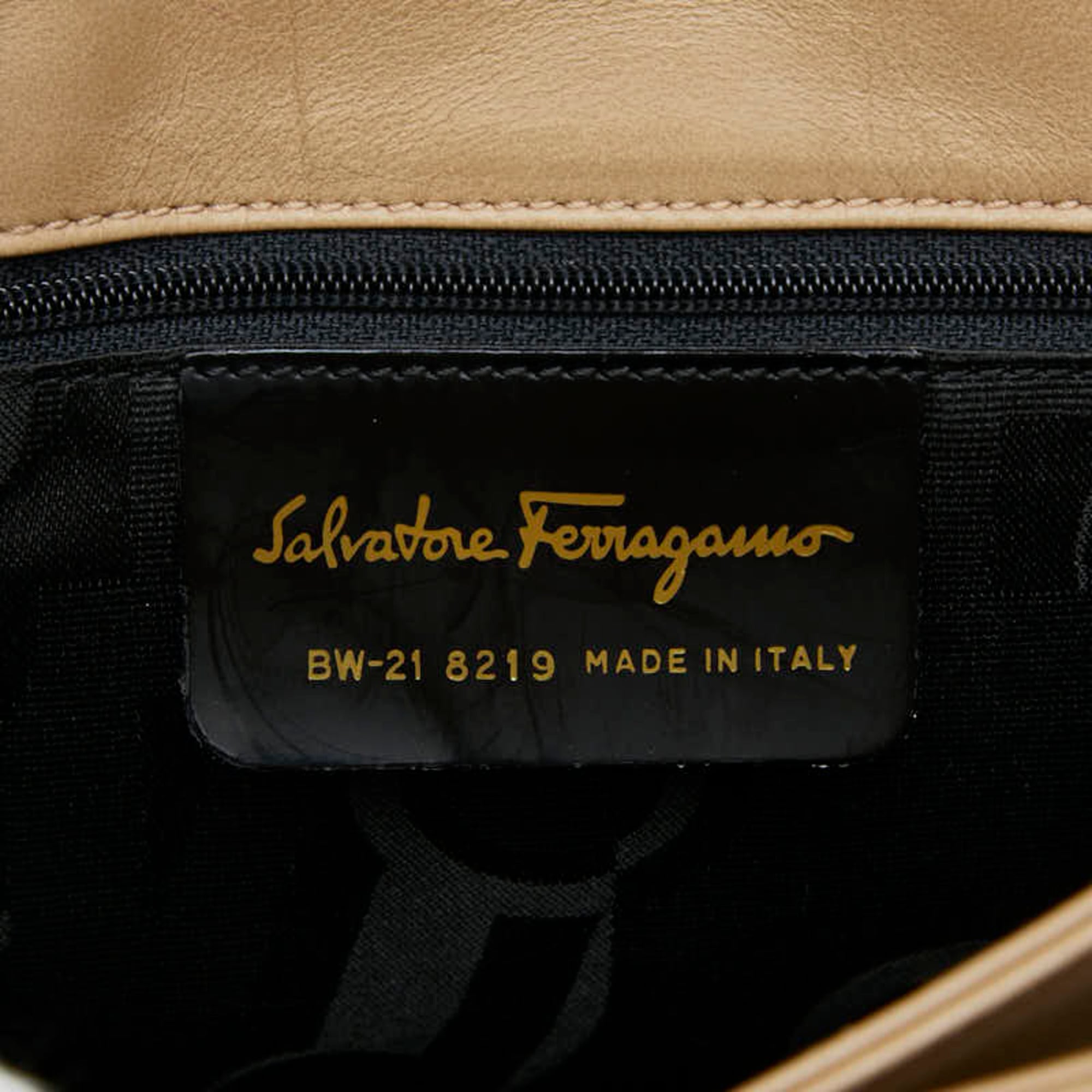 Salvatore Ferragamo Beige Leather Shoulder Bag (Pre-Owned)