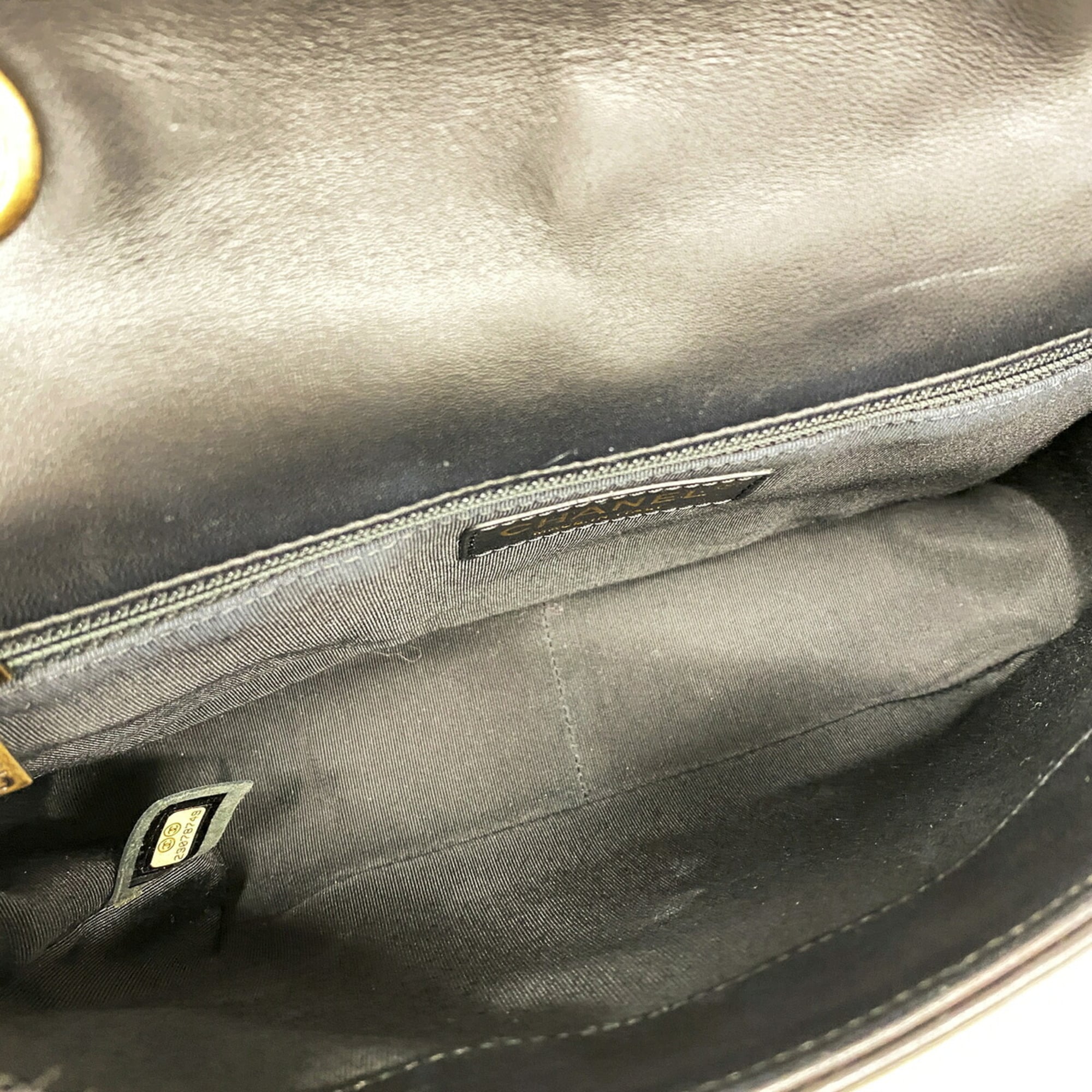 Chanel Black Leather Shoulder Bag (Pre-Owned)