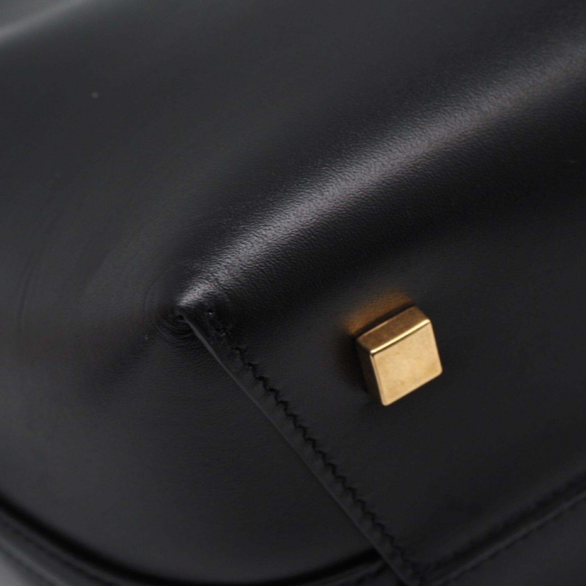 Yves Saint Laurent Black Leather Handbag (Pre-Owned)