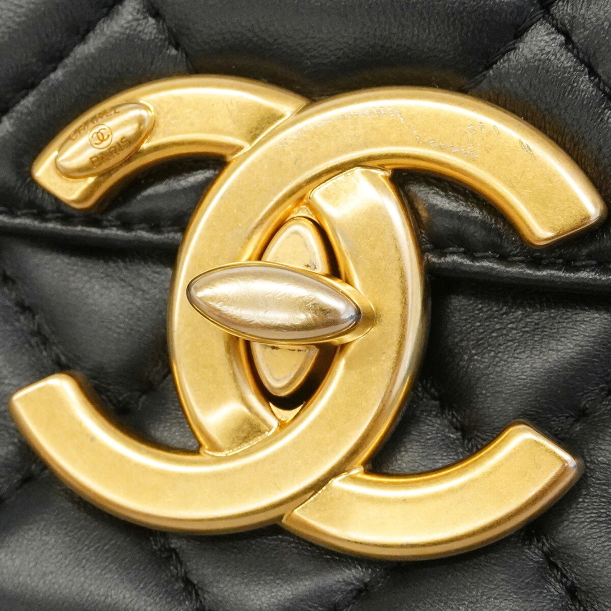 Chanel Black Leather Shoulder Bag (Pre-Owned)