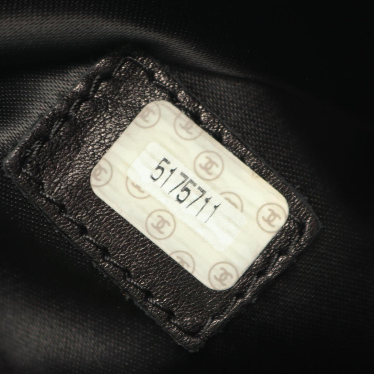 Chanel Black Leather Handbag (Pre-Owned)