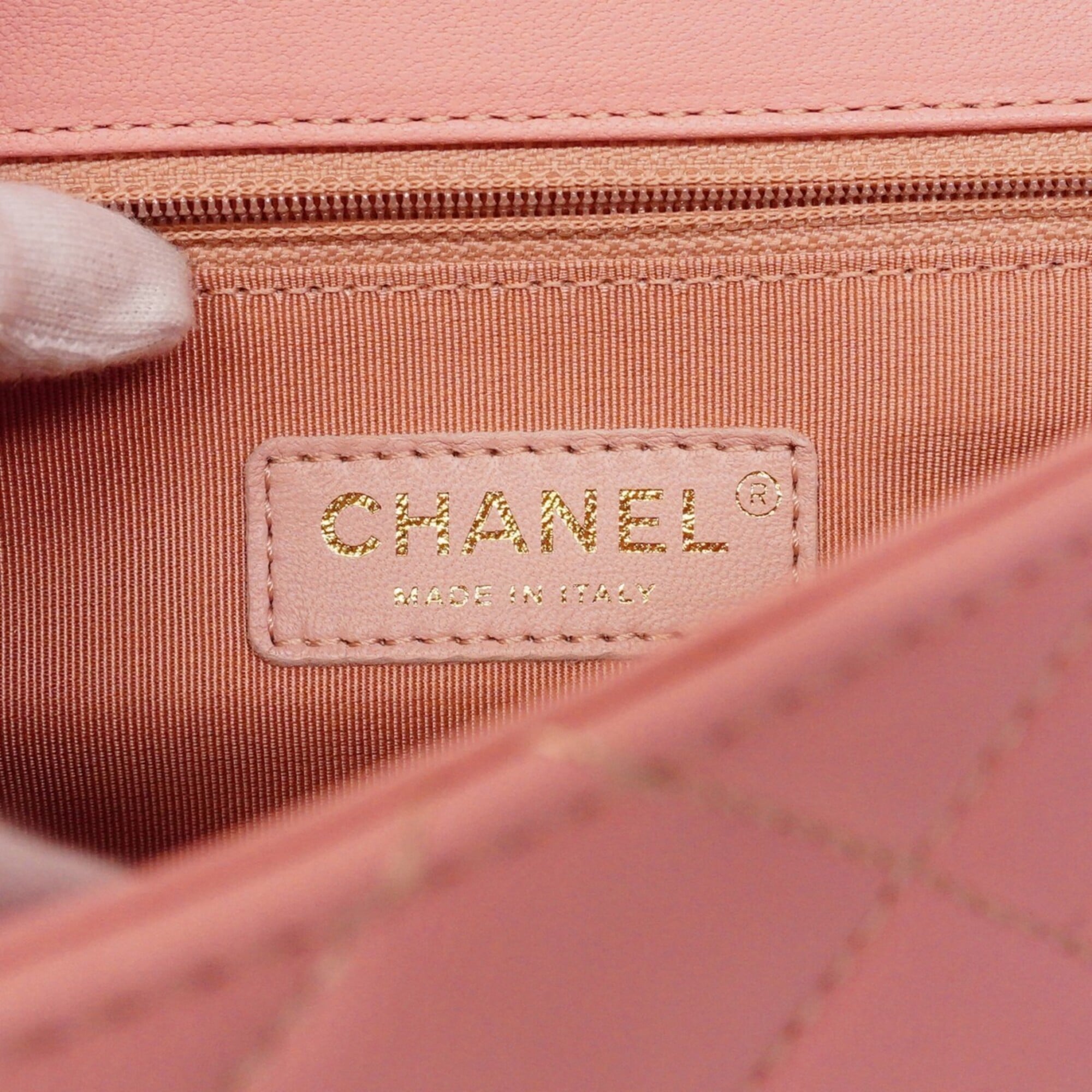 Chanel Pink Leather Shoulder Bag (Pre-Owned)