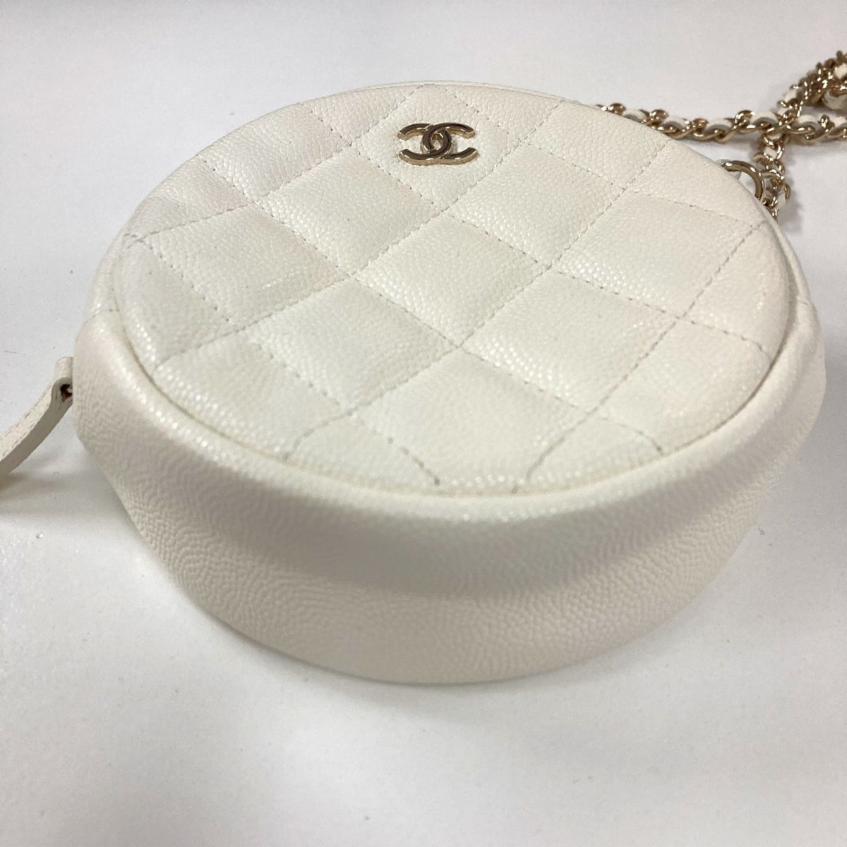 Chanel White Leather Shoulder Bag (Pre-Owned)