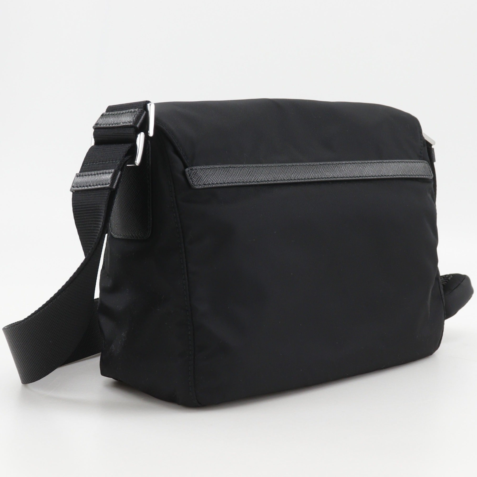Prada Black Nero Nylon Messenger Bag Shoulder Bag (Pre-Owned)